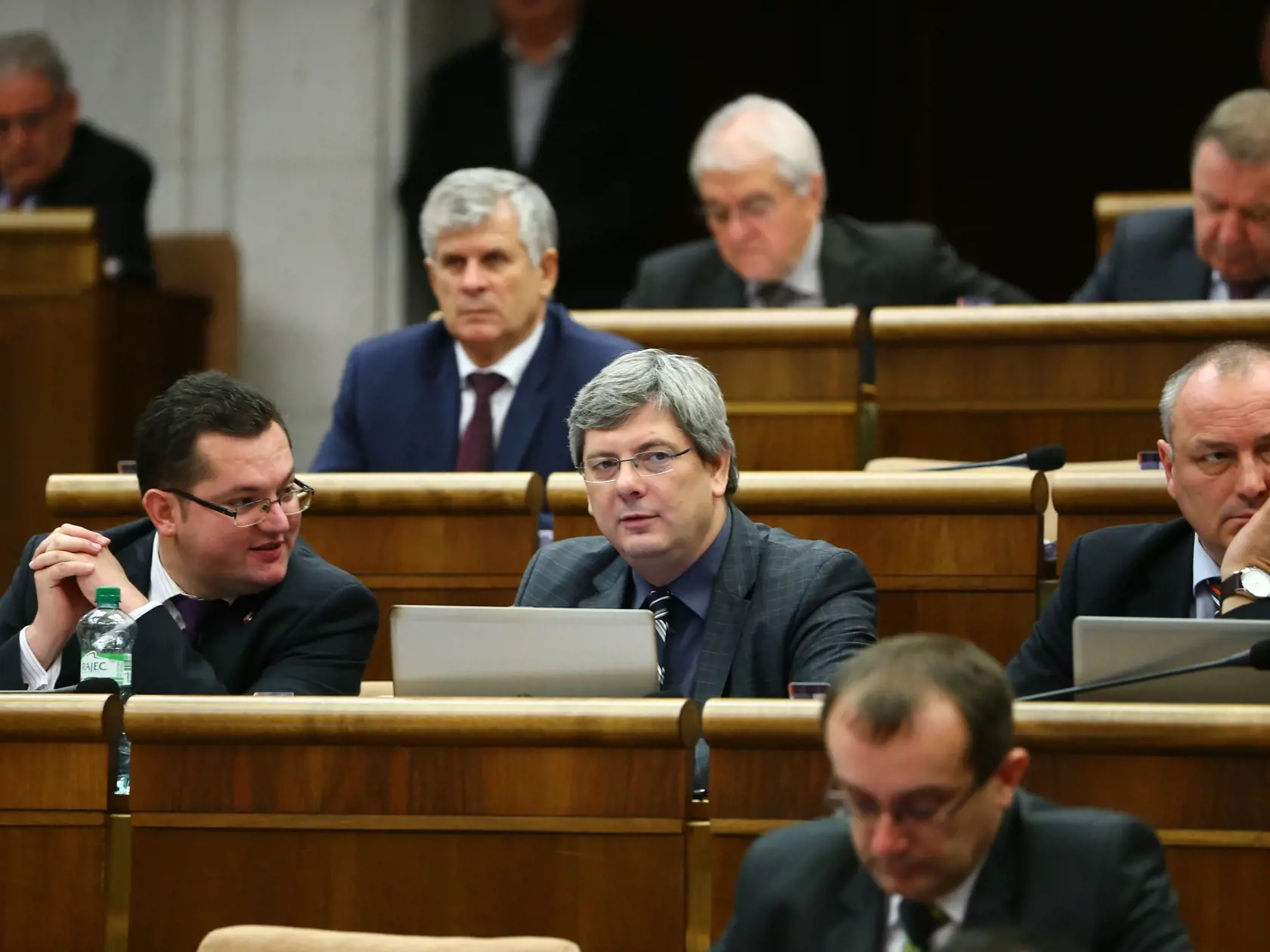Politika: Poslanec Boris Susko v priestoroch pléna Národnej rady. Ilustračné foto.