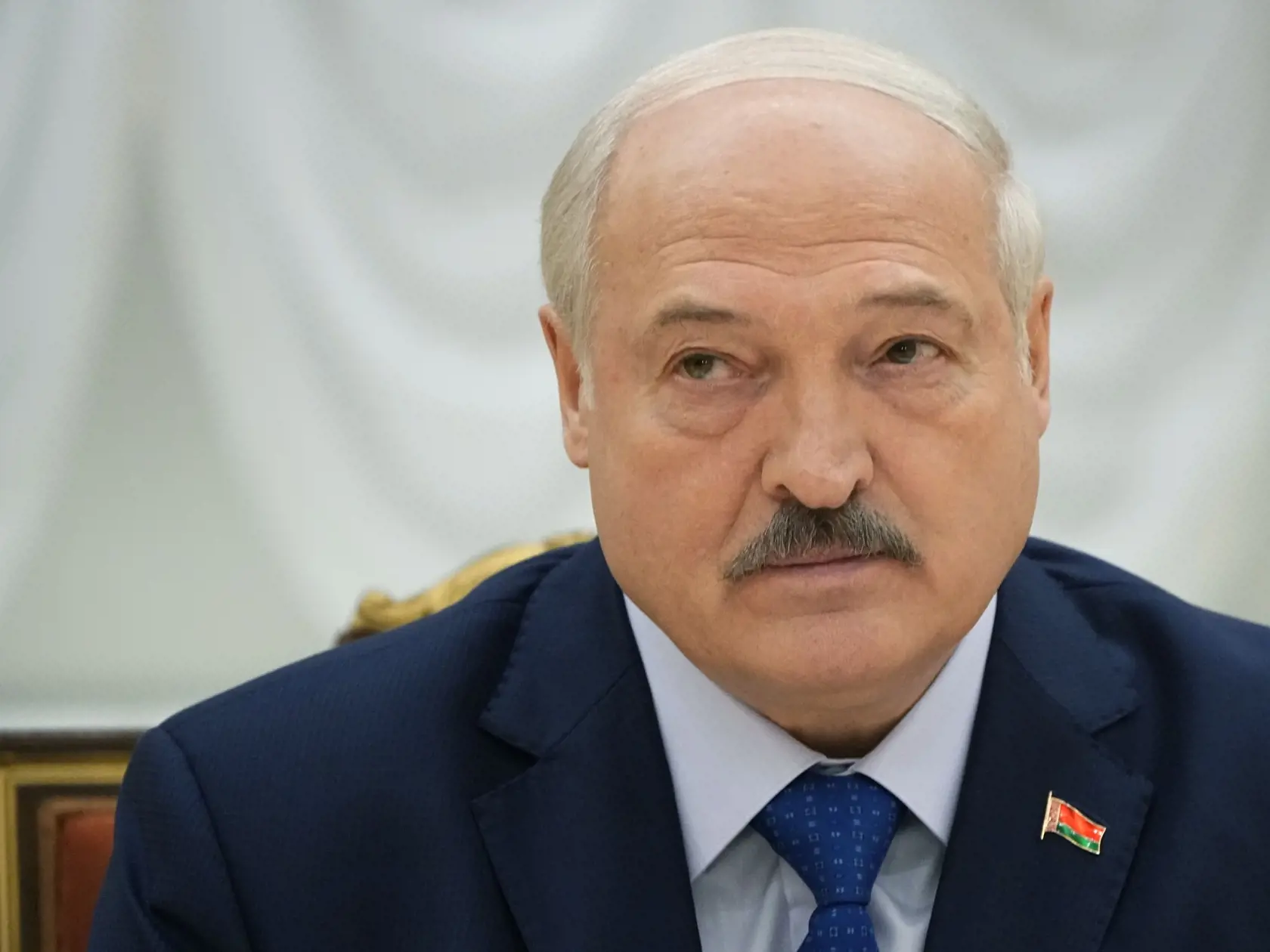Na archívnej snímke z 6. júla 2023 bieloruský prezident Alexandr Lukašenko v Minsku. Bieloruské úrady v pondelok 8. januára 2024 oznámili, že nepozvú pozorovateľov z Organizácie pre bezpečnosť a spoluprácu v Európe (OBSE), aby monitorovali parlamentné a komunálne voľby, ktoré sa v Bielorusku uskutočnia 25. februára.