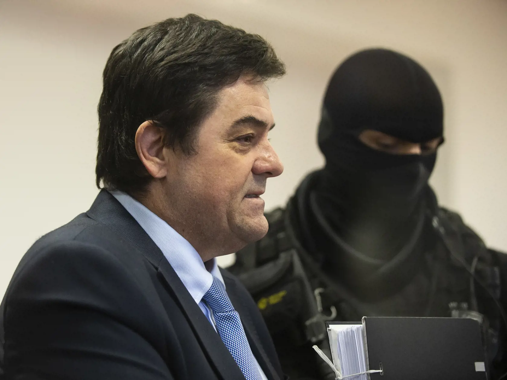 Na snímke obžalovaný Marian K. počas pojednávania v kauze falšovania televíznych zmeniek na Špecializovanom trestnom súde v Pezinku 27. februára 2020.