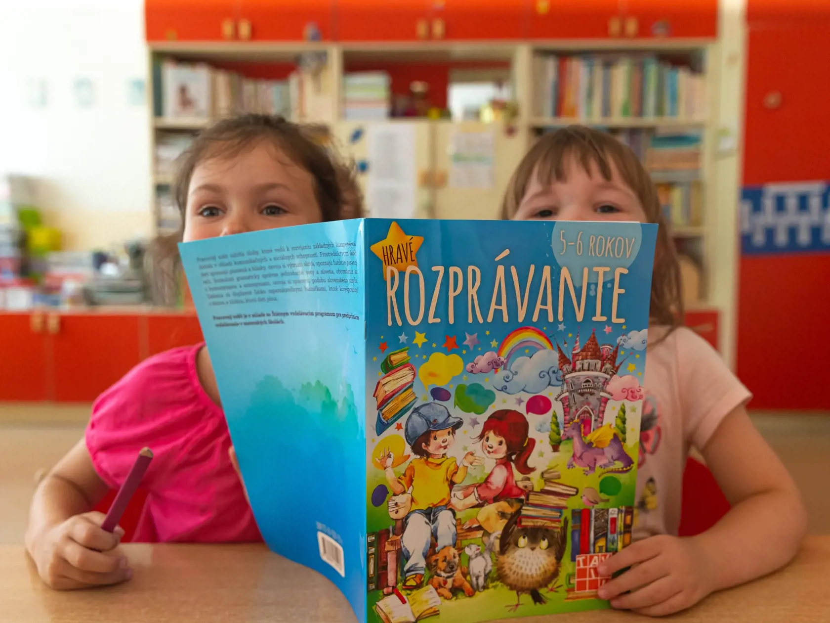Miška (5) a Majka (5) sa pri úlohách výborne bavili.