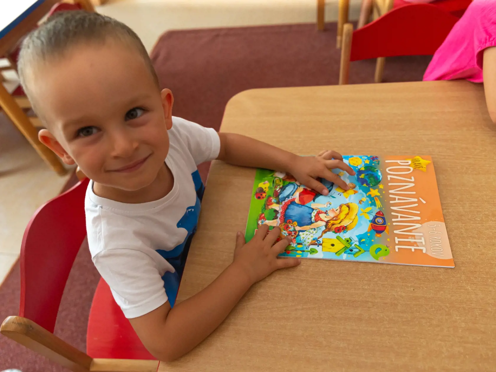 Filipko (3) najradšej vyfarbuje zvieratká, páči sa mu veľryba.