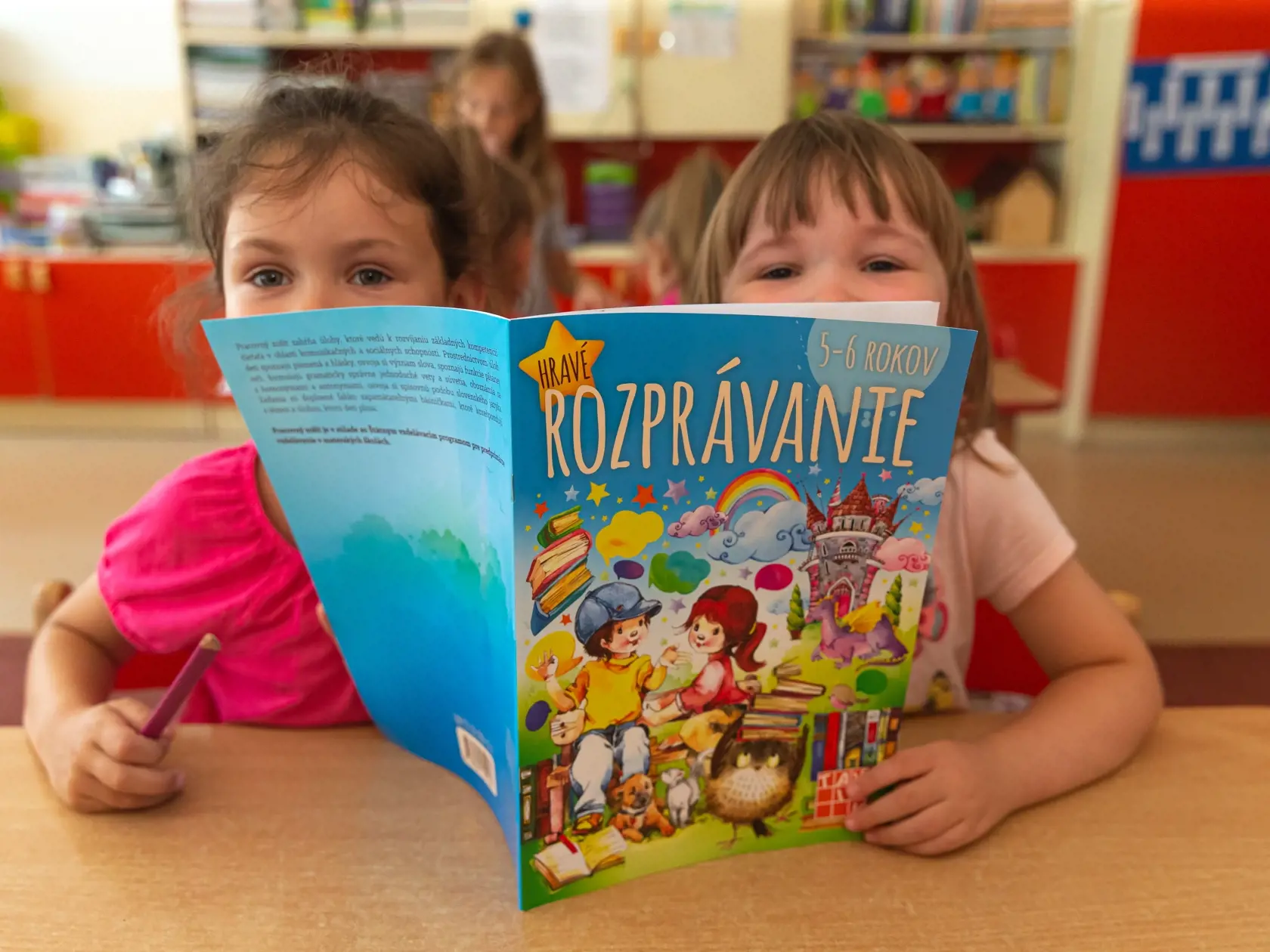 Miška (5) a Majka (5) sa pri úlohách výborne bavili.