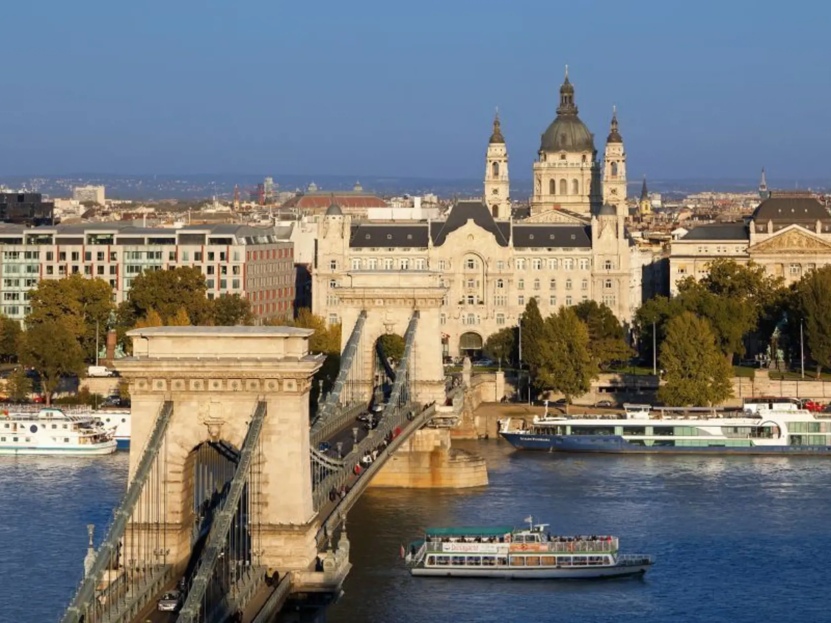 Nádherná Budapešť, v pozadí Bazilika Sv. Štefana