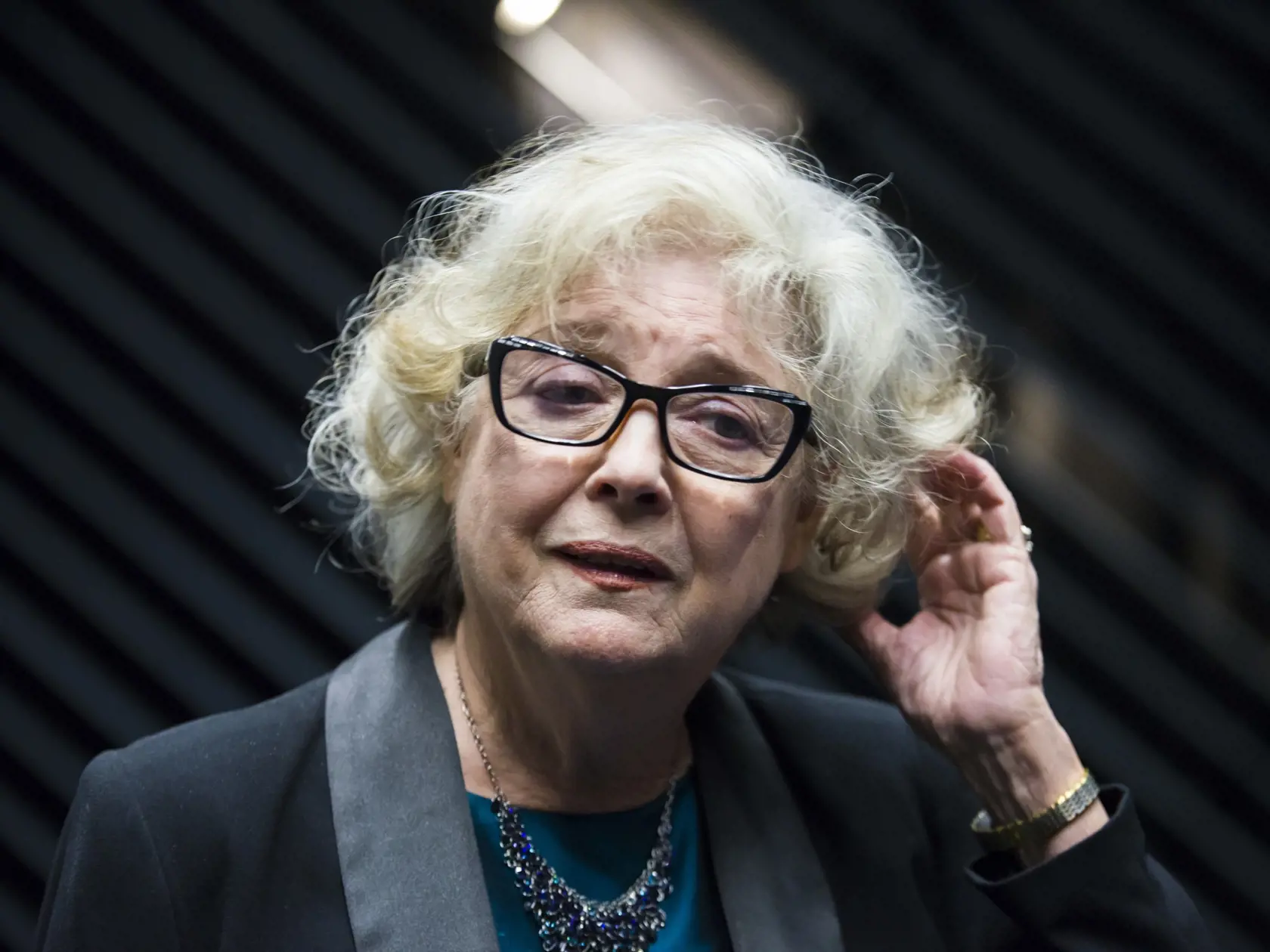 Božidara Turzonovová (80) v súčasnosti
Janka bývala so svojím manželom, profesorom Emilom Blichárom, ktorý bol taktiež neuveriteľne sčítaný a inteligentný – hlavne pri rume s čajom. Herečka sa na obrazovke objavila tiež v seriáloch ako Dovidenia, stará mama či novinke Hranica. Záveru Paneláku sa nestihol dožiť jej seriálový manžel Juraj Slezáček, po ktorého smrti z neho odišla aj samotná Božidara. Herečka oslávila minulý rok okrúhlu 80-tku.