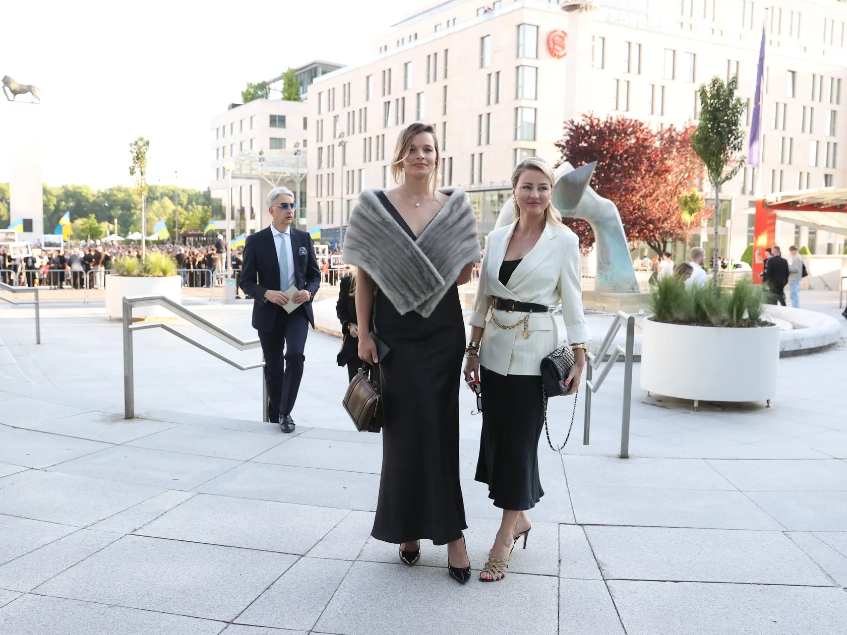 Bývalá poslankyňa Romana Tabaková a exmoderátorka STVR Kristína Kormúthová.
