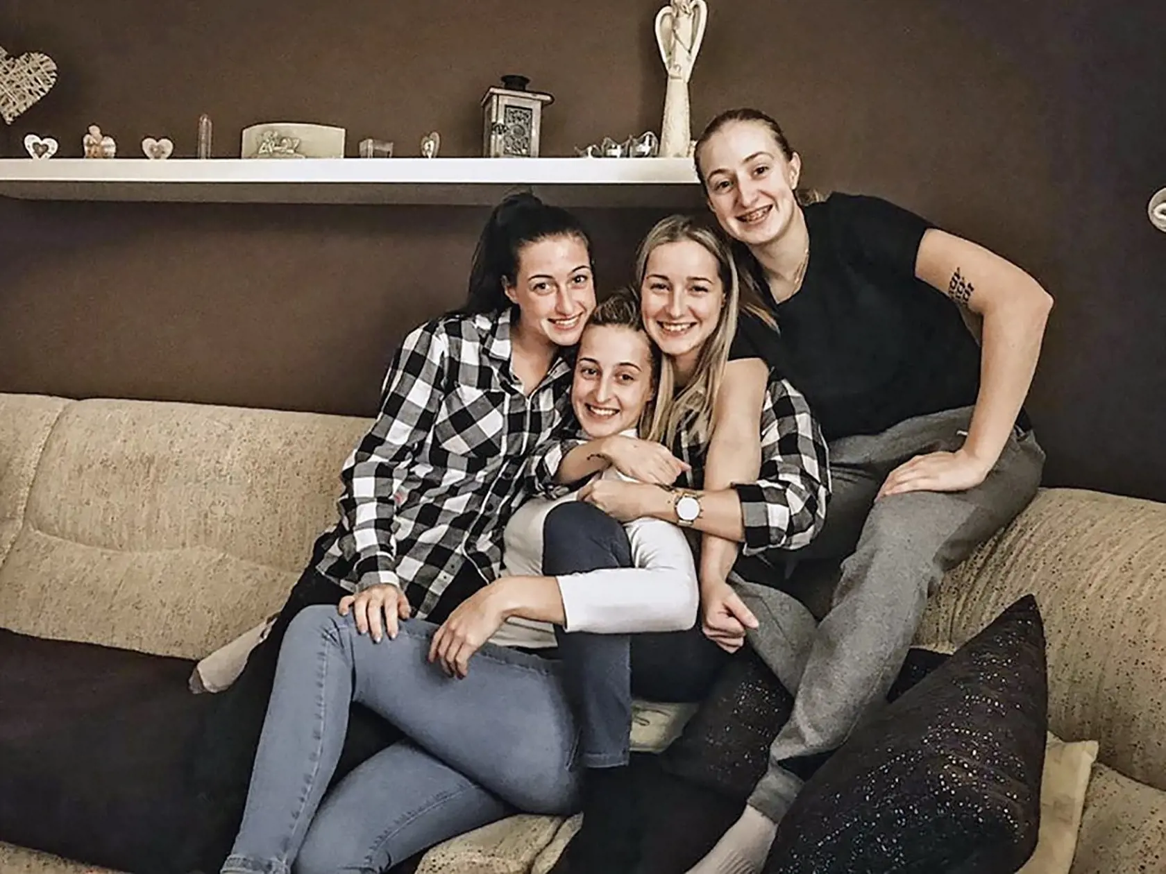 Sesterská štvorka. Sú si veľmi blízke.