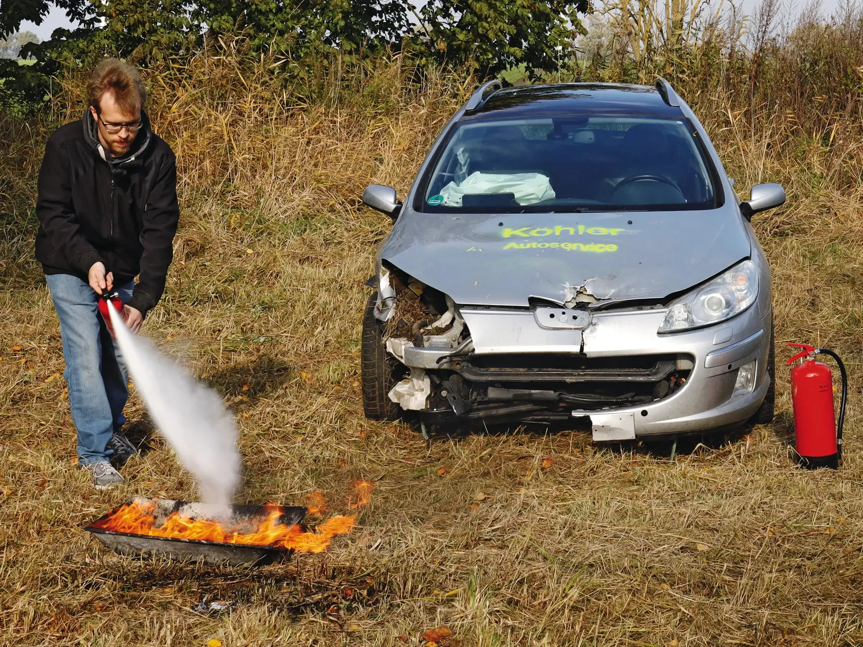 Na liter nafty, alebo na 500 gramov horiaceho tuku naše príručné hasiace prístroje ešte stačili, ale ak sa rozhorí väčšia plocha, ide o život a treba sa vzdialiť.