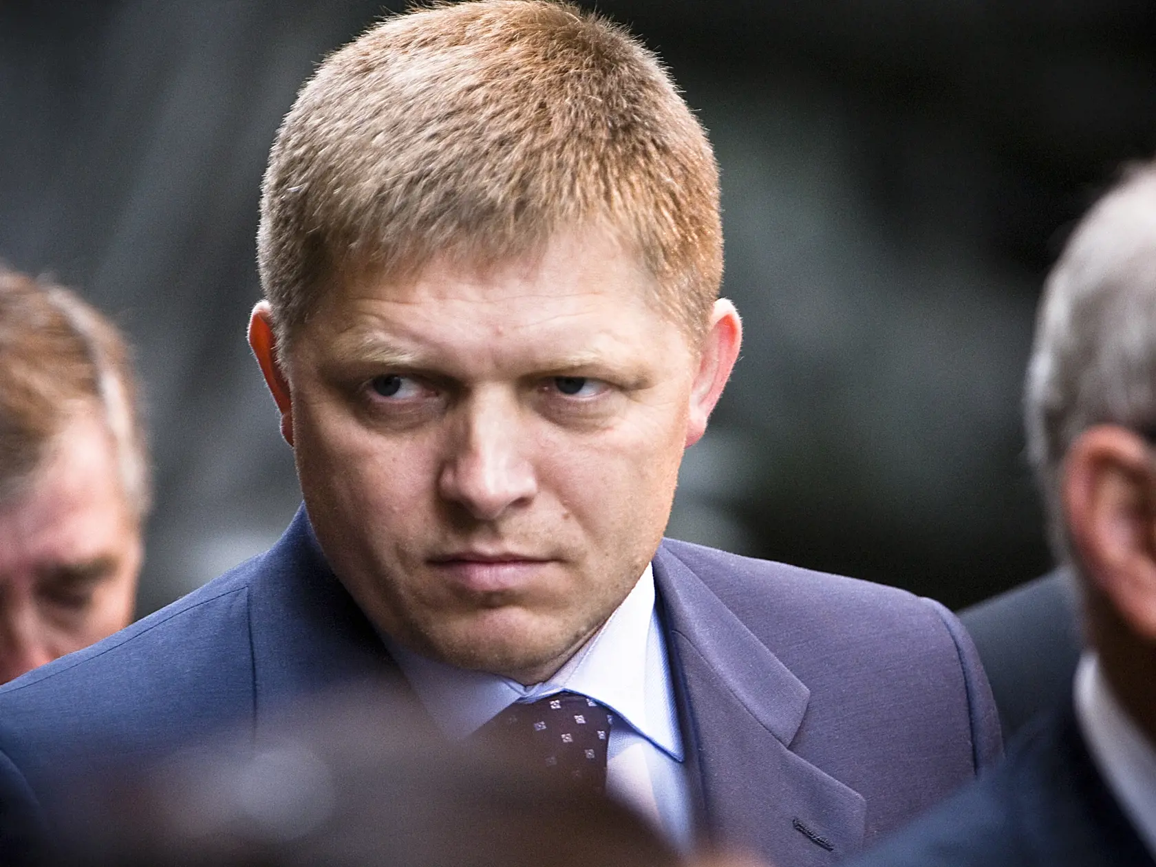 Reakcia Roberta Fica: „Áno, je pravda - ako to povedal aj Robert Kaliňák, pred niekoľkými rokmi som mal vážne zdravotné problémy. Prekonal som ich a teším sa výbornej fyzickej kondícii. Očkovať sa nechcem dať, lebo očkovaniu jednoducho neverím.”