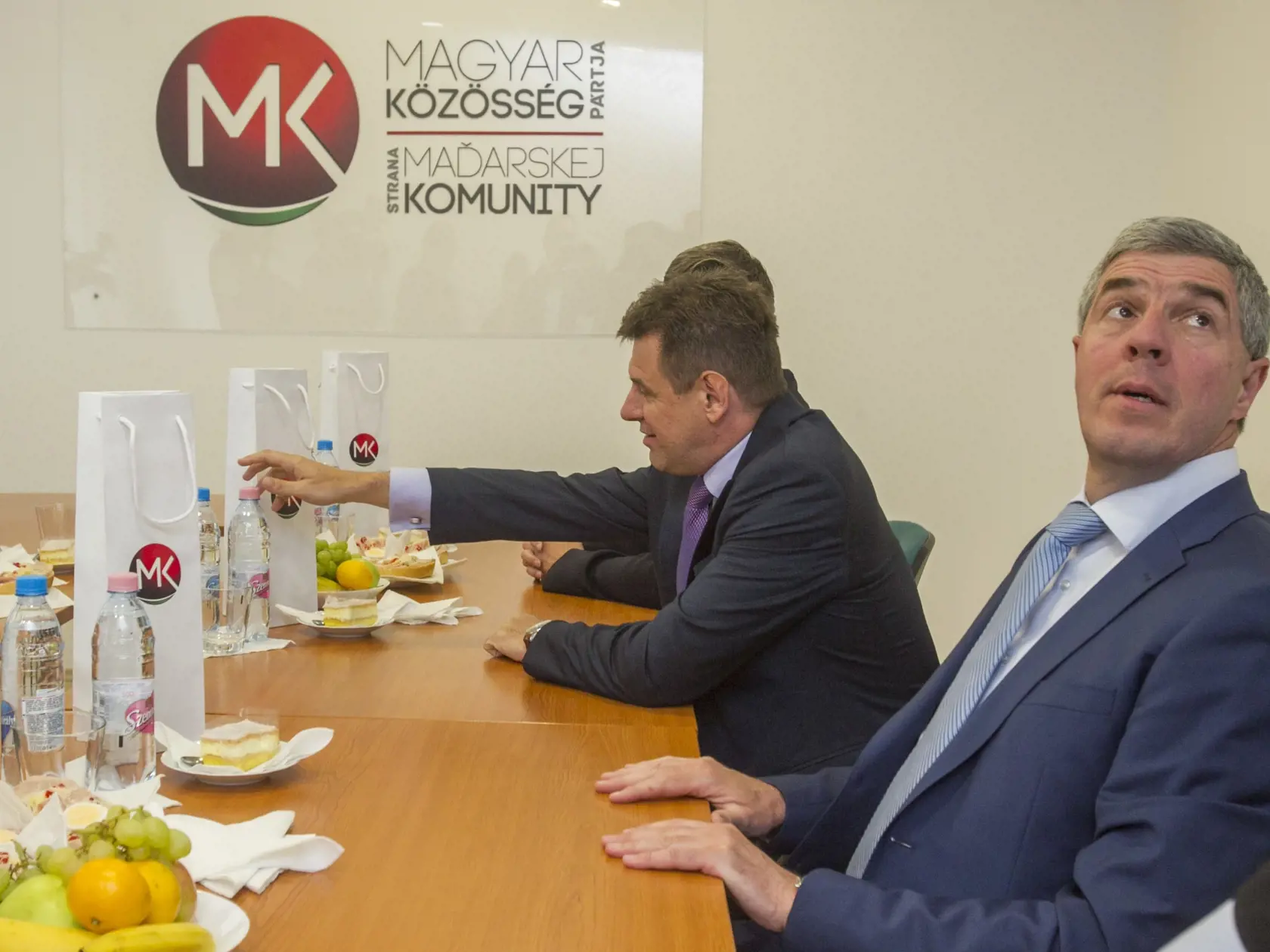 Bratislava - Rokovanie medzi stranami SMK a MOST-HÍD