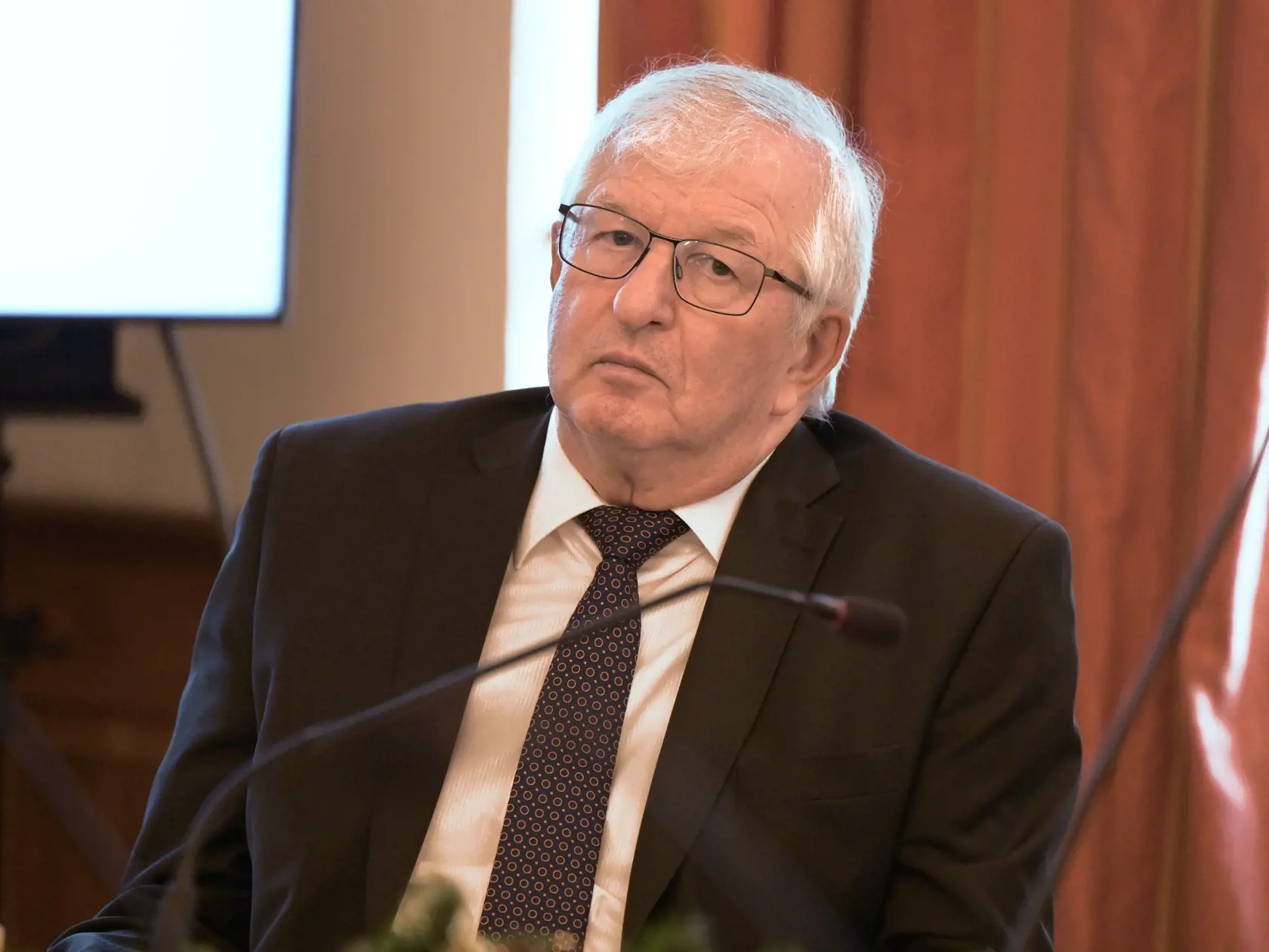 Na snímke predseda Súdnej rady SR Ján Mazák počas zasadnutia Súdnej rady o návrhu na jeho odvolanie z funkcie predsedu Súdnej rady 14. decembra 2023 v Bratislave. FOTO TASR - Pavel Neubauer