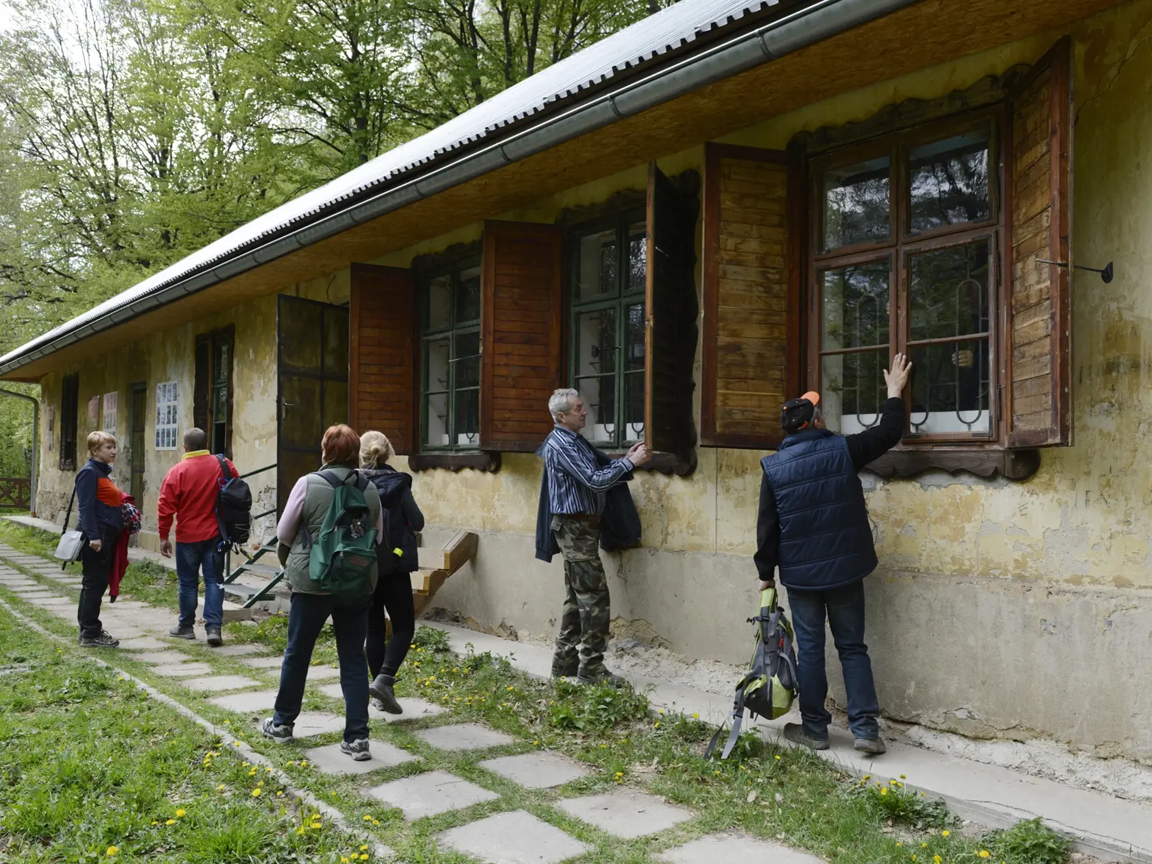 Pútnické miesto s kostolom sv. Anny sa nachádza cca 3 km nad obcou Rudník na Kobylej hore pri Košiciach. Už v 17. storočí na mieste kostola stála drevená kaplnka. Súčasný murovaný kostol bol postavený v roku 1750. V júli na Annu, prípadne počas blízkych víkendových dní, sa tu zvykne konať púť s odpustovou slávnosťou sv. Anny a sv. Joachima. Púte sa tu konali už začiatkom 18. storočia. Na tomto mieste sa v minulosti zastavovali baníci z Rudníka a obce Poproč počas cesty do práce v baniach obce Zl