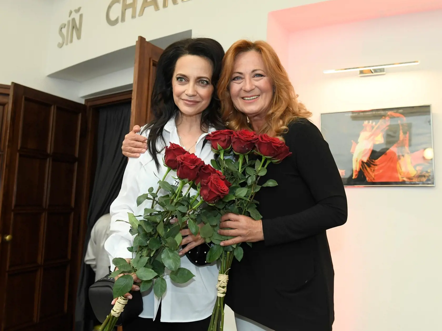 Lucie Bílá aj Simona Stašová si prešli nákazou, dcéra Jiřiny Bohdalovej mala dokonca ťažký priebeh. Napriek tomu na najbližšej spoločenskej akcii, kam prišli po chorobe, bezpečnostné nariadenia ignorovali.