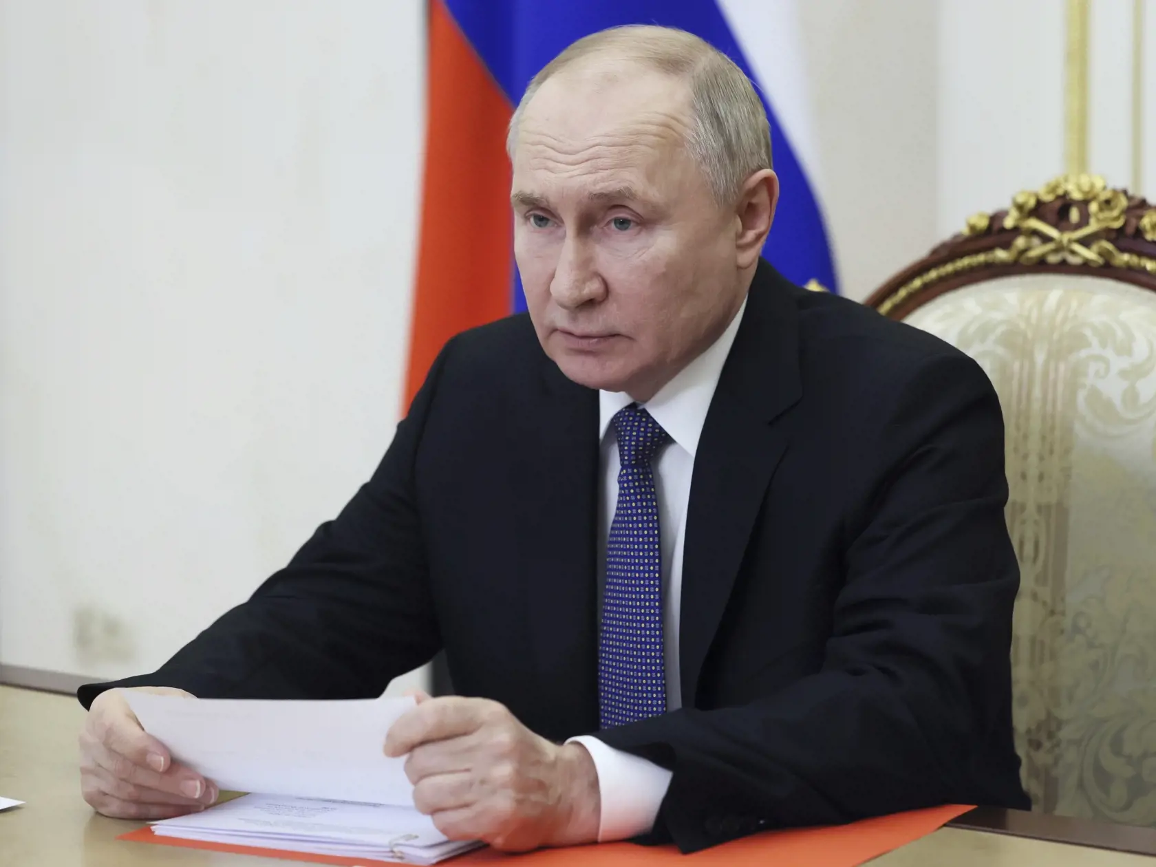 Ruský prezident Vladimir Putin predsedá zasadnutiu Bezpečnostnej rady prostredníctvom videokonferencie v Kremli v Moskve 5. apríla 2024.