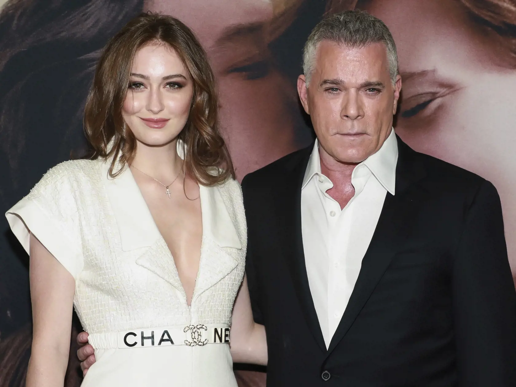 EBE 31 New York - Na snímke sprava americký herec Ray Liotta a jeho dcéra Karsen Liottová prichádzajú na premiéru filmu Marriage Story v kine Paris Theater v americkom Oos Angeles v noci na 11. novembra 2019. FOTO TASR/AP
Karsen Liotta and Ray Liotta attend the premiere of "Marriage Story" at the Paris Theater on Sunday, Nov. 10, 2019, in New York. (Photo by Jason Mendez/Invision/AP)