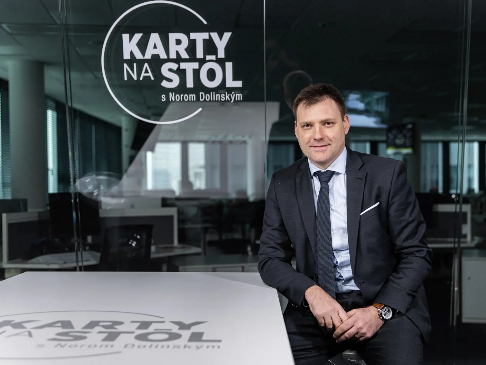 "Považujem za prirodzené a logické, že ak sa majú spájať národné a konzervatívne sily, primárne by sa tá diskusia mala viesť okolo historicky najstaršej národnej strany," povedal na margo debaty s Dankom Taraba. Debatu podľa vlastných slov bude orientovať na program a riešenia. "Slovensko sa potrebuje posunúť od pomenovávania problémov k riešeniam týchto problémov," doplnil Taraba.