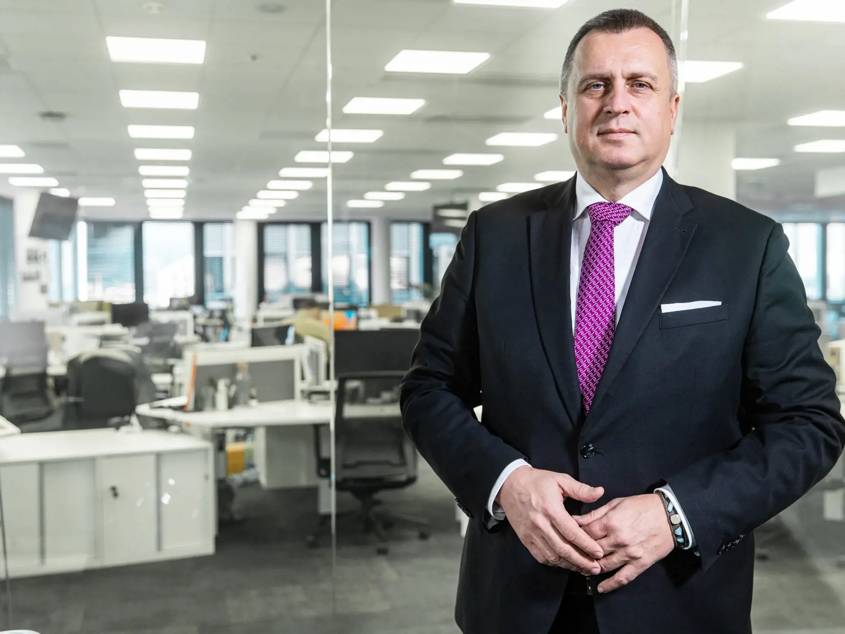 Andrej Danko dlhodobo deklaruje snahu spojiť opozičné sily "národoveckých" strán. Dokonca sa nevyhýba ani spojeniu s KSS.