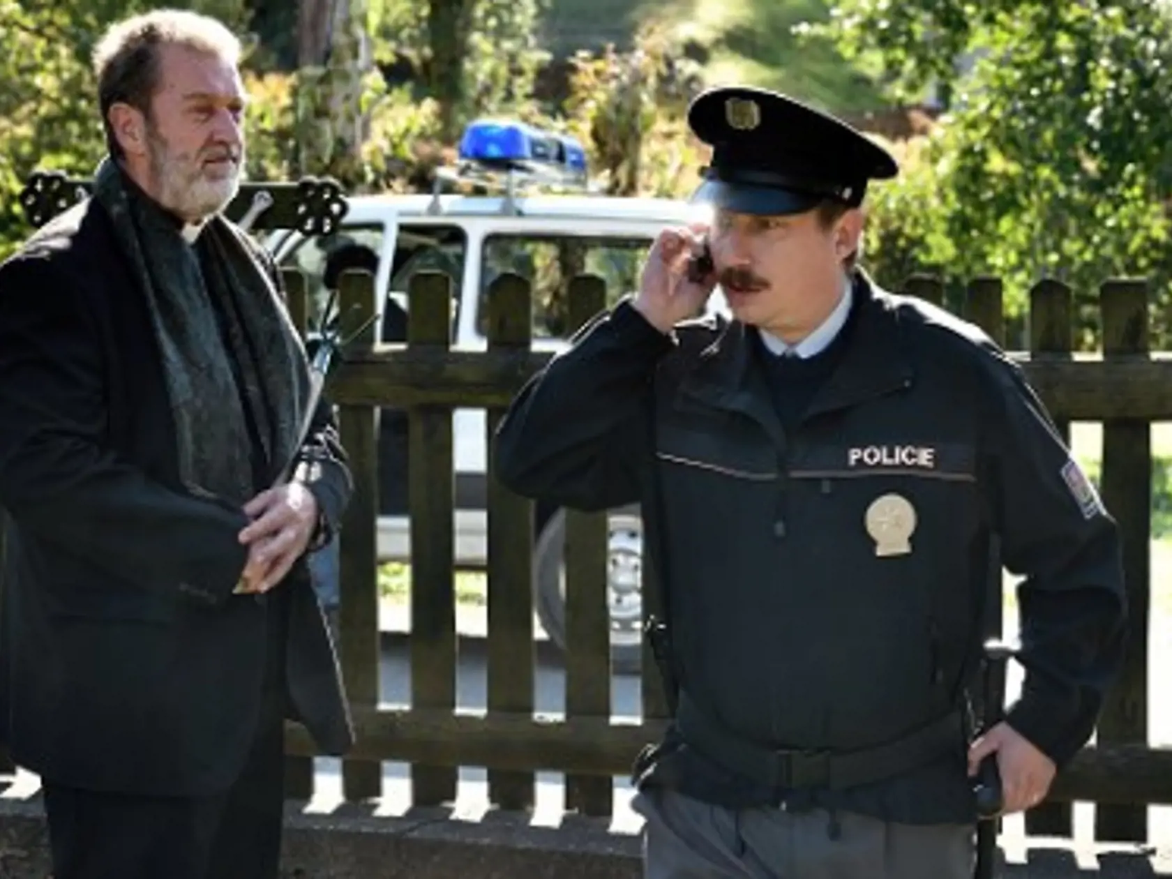 Michal Ďuriš stvárnil v seriáli Strážmajster Topinka kňaza.