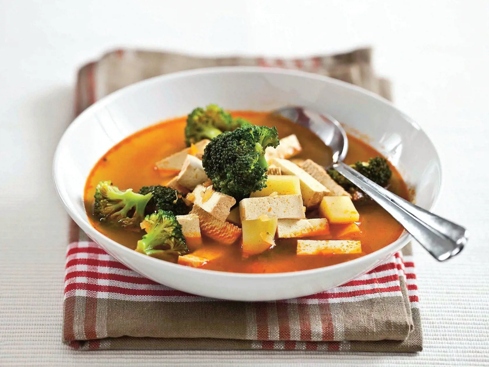 Brokolicová polievka s tofu