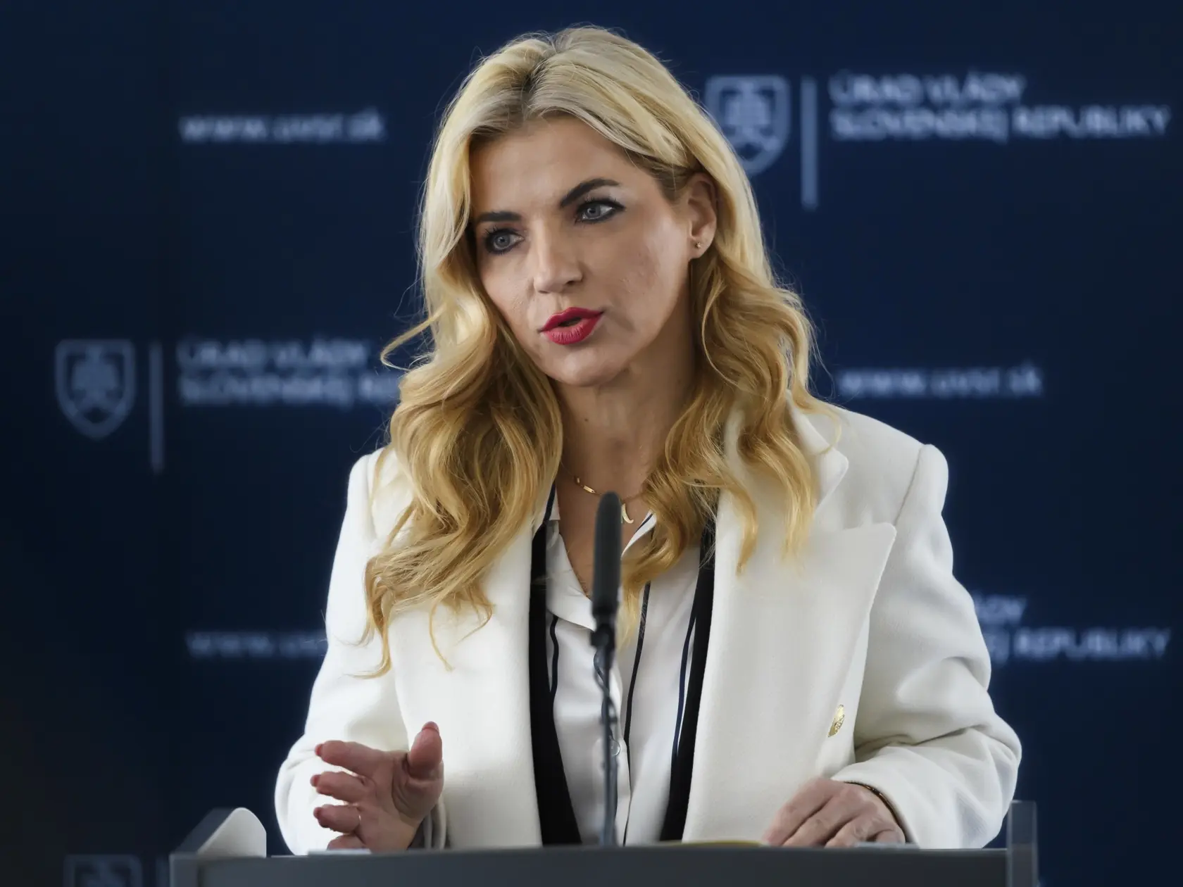 Na snímke ministerka kultúry SR Martina Šimkovičová (nominantka SNS) počas tlačovej konferencie po výjazdovom rokovaní vlády v Dolnej Krupej, okres Trnava 24. apríla 2024.