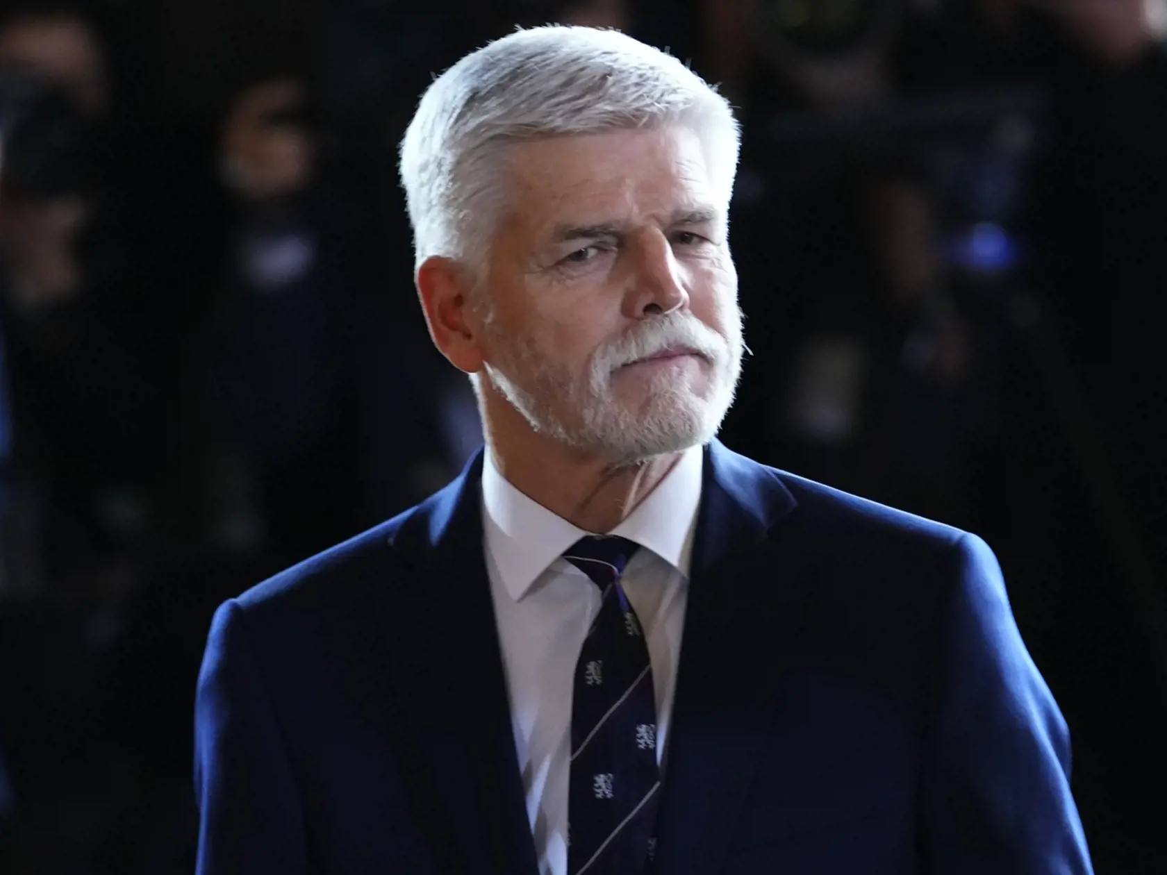 JB 64 Praha - Novozvolený český prezident Petr Pavel kráča okolo hostí počas jeho inaugurácie na Pražskom hrade v Prahe 9. marca 2023. Petr Pavel sa vo štvrtok (9. marca) zložením sľubu stane štvrtým prezidentom samostatnej Českej republiky. Inauguráciu novej hlavy štátu bude vo Vladislavskej sále Pražského hradu sledovať približne 800 pozvaných hostí, ďalšie stovky prídu na menej formálne stretnutie pri čaši vína. Pavlov tím pozýva aj verejnosť, ktorá sa bude môcť okrem sledovania ceremónie pre