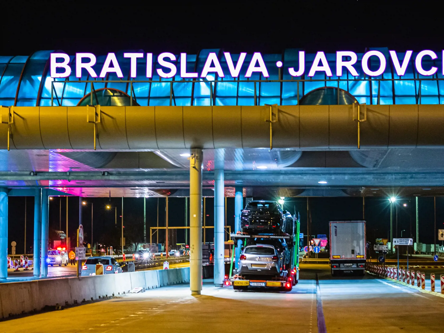 V piatok večer sa kvôli novému opatreniu prechod hranicou trochu spomalil, ale kolóny sa netvorili.