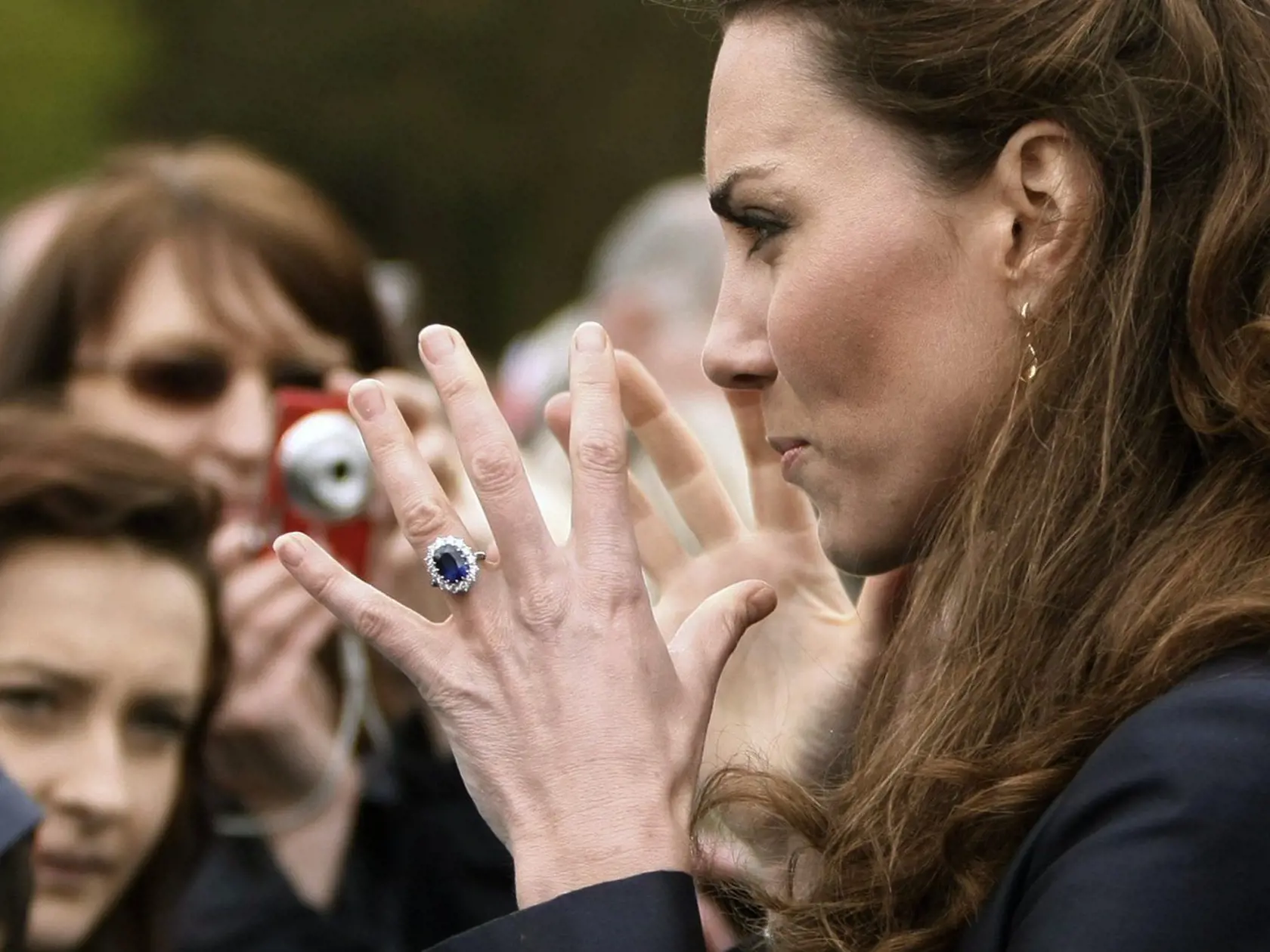 Kate Middleton se zásnubním prstenem Lady Di