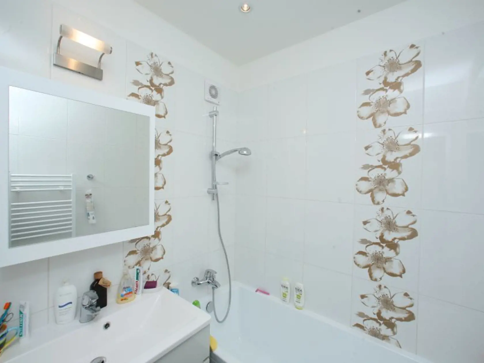 Kúpeľni dodávajú dynamiku a originálnosť
