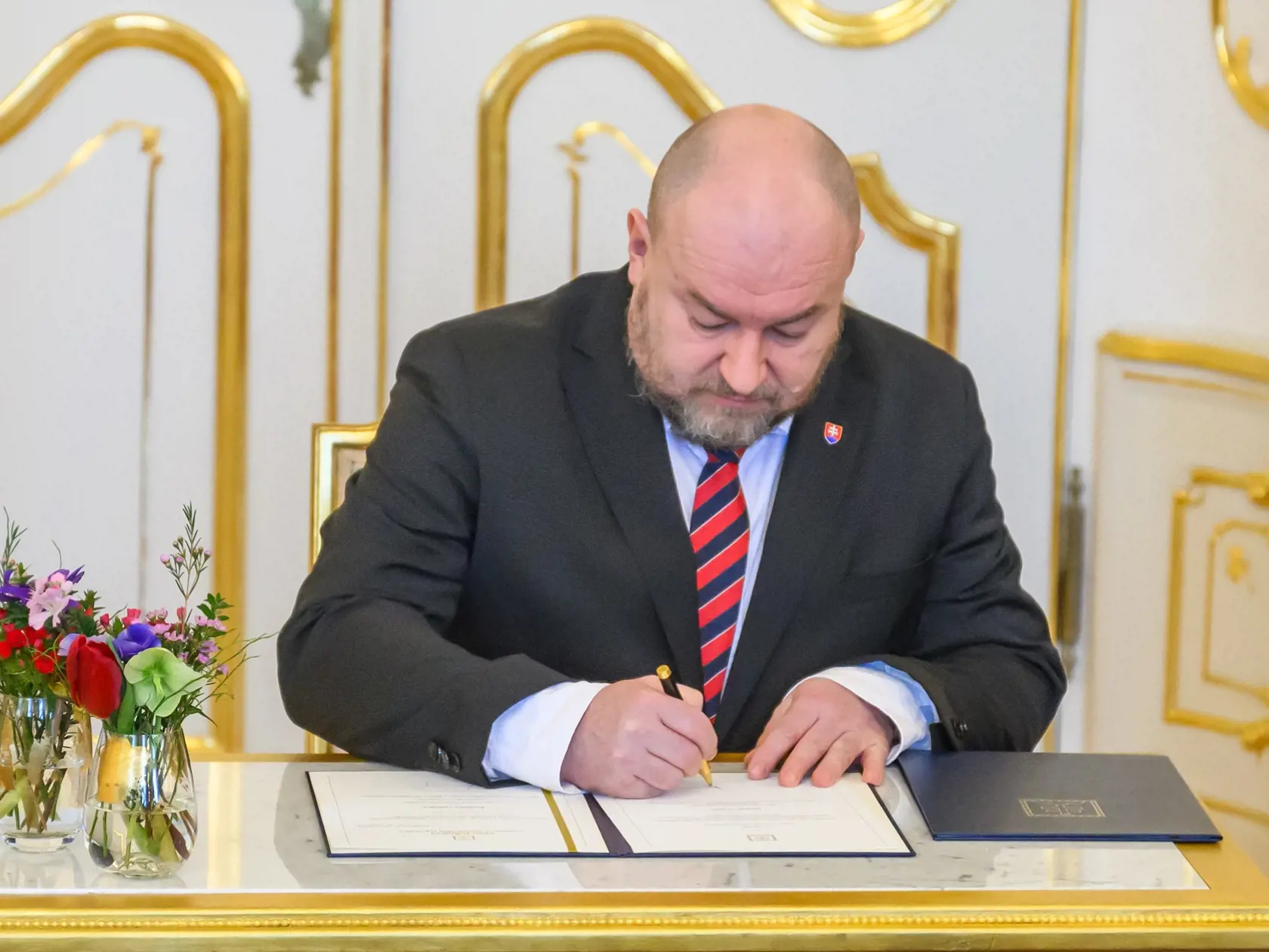 Vymenovanie nového ministra cestovného ruchu a športu SR Rudolfa Huliaka (nominant Smer-SD) v Prezidentskom paláci v Bratislave 5. marca 2025. 