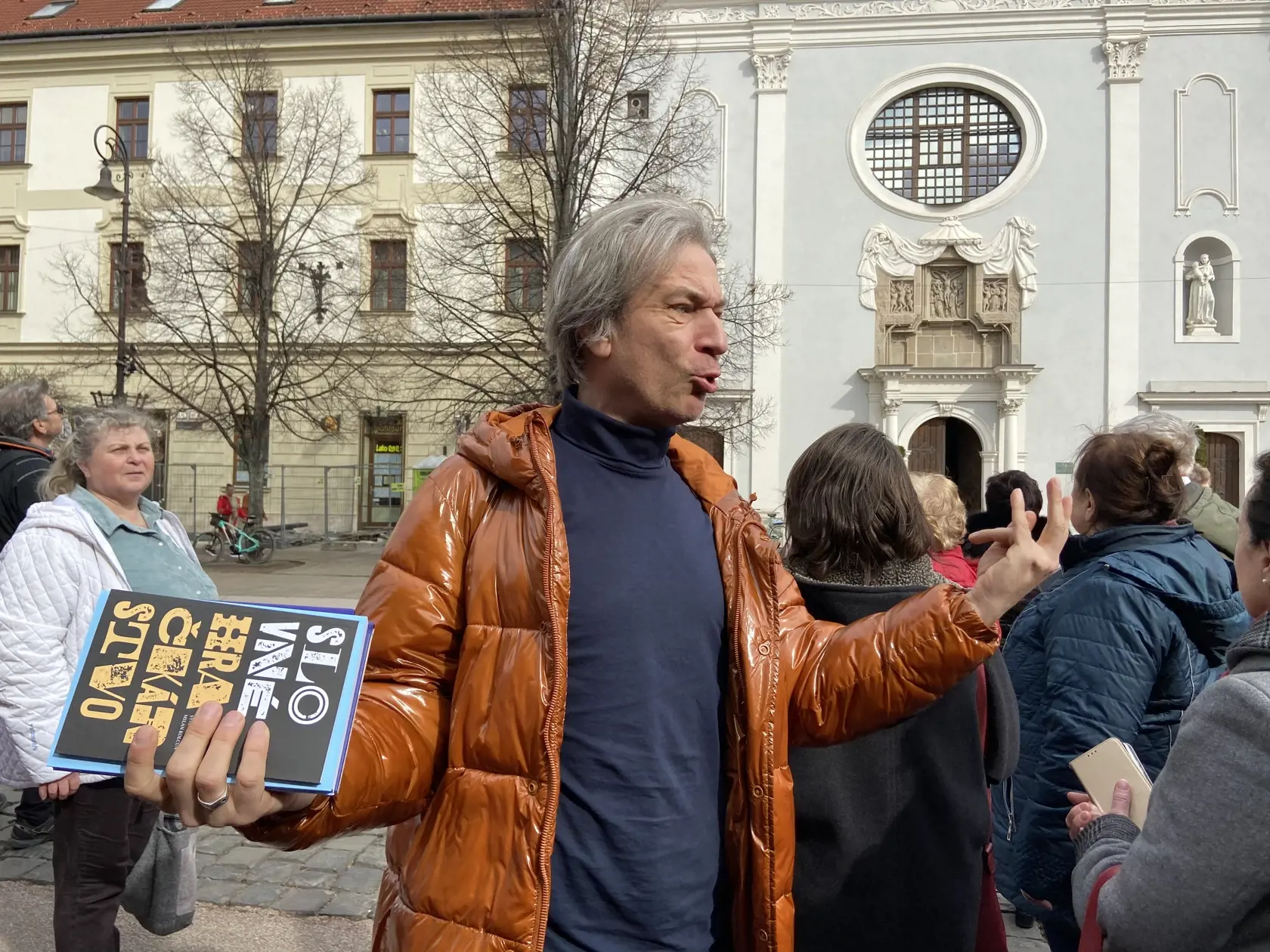 V zápale sprievodcovania.