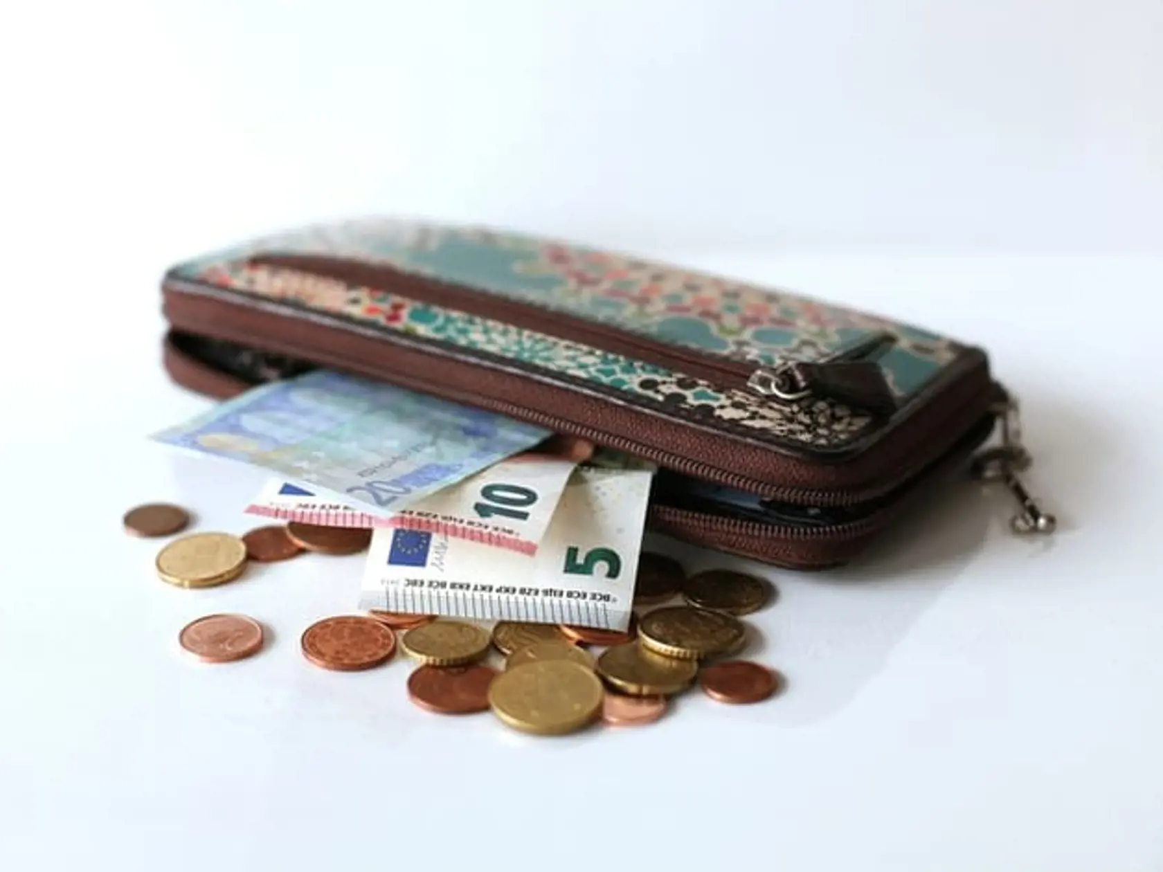 Pri úvere 100 000 eur s úrokovou sadzbou 4,39 % p. a., dobou splatnosti v mesiacoch/počte splátok 358 bude celková suma, ktorú klient uhradí, predstavuje 182 278,63 eur.