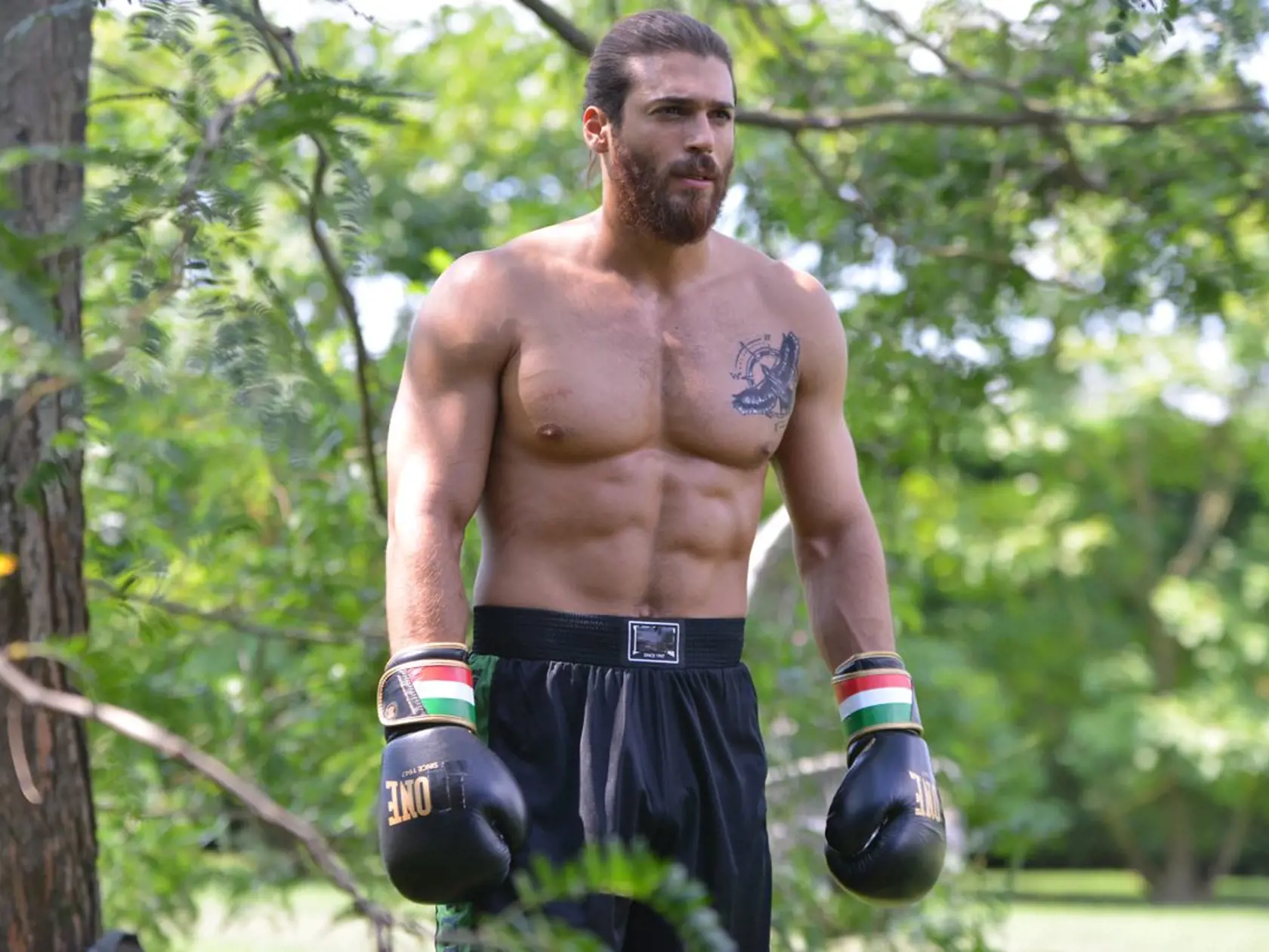 Nová telenovela S hlavou v oblakoch. V hlavnej úlohe sa predstaví turecký Aquaman.