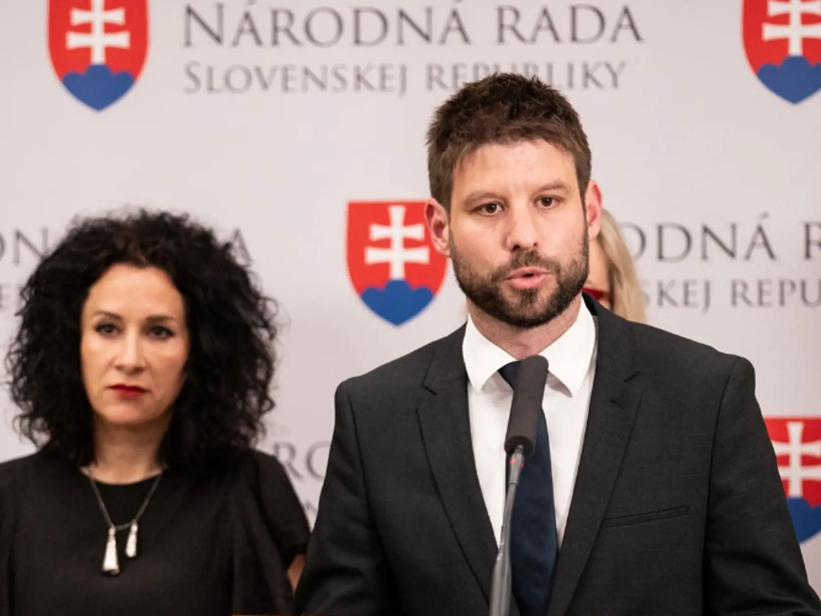 Šimečka a PS nesúhlasia so zákonom o STVR