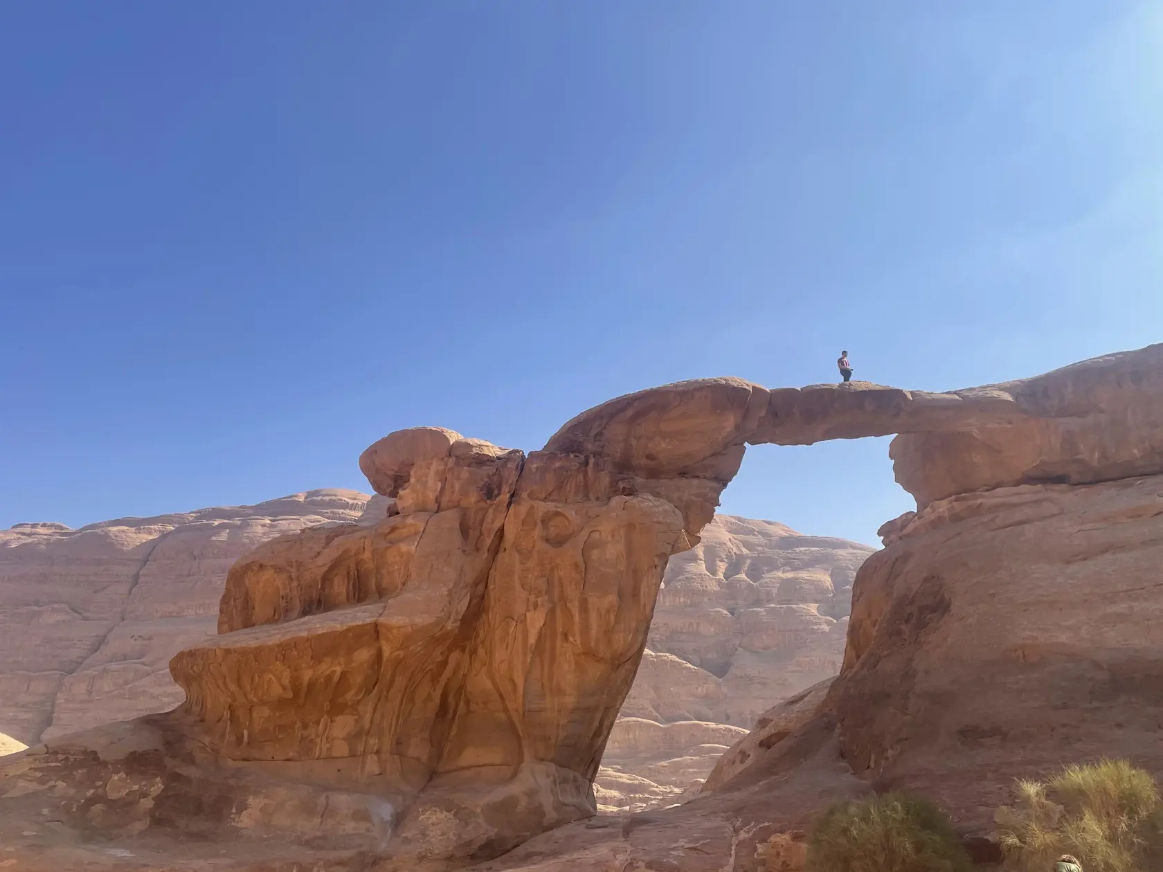 Arches - sklaný oblúk v púšti Wadi Rum
