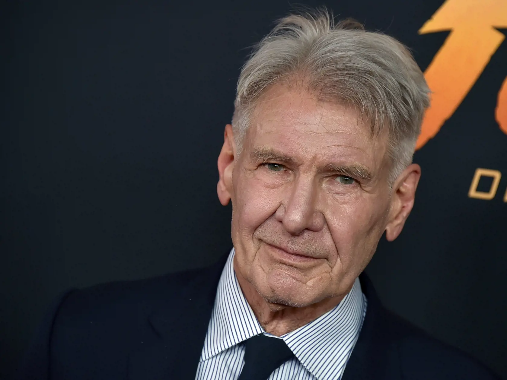 Na snímke americký herec Harrison Ford prichádza na premiéru amerického dobrodružného filmu Indiana Jones a Nástroj osudu (Indiana Jones and the Dial of Destiny) v kine El Capitan Theatre in Los Angeles v noci na 15. Júna 2023. Film je piaty a posledný diel filmovej ságy Indiana Jones s Harrisonom Fordom v hlavnej úlohe. FOTO TASR/AP