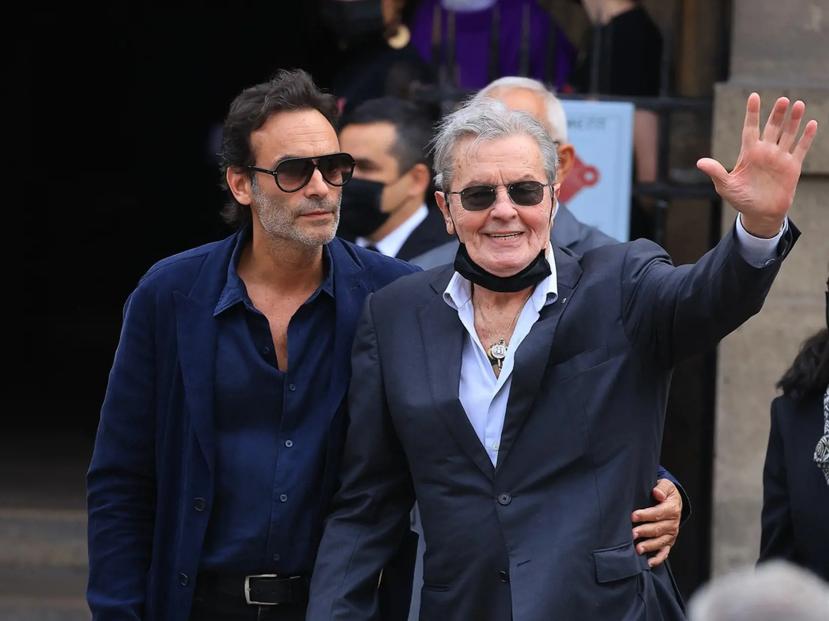 Pohreb Jeana-Paula Belmonda. Alain Delon so synom Anthonym.
