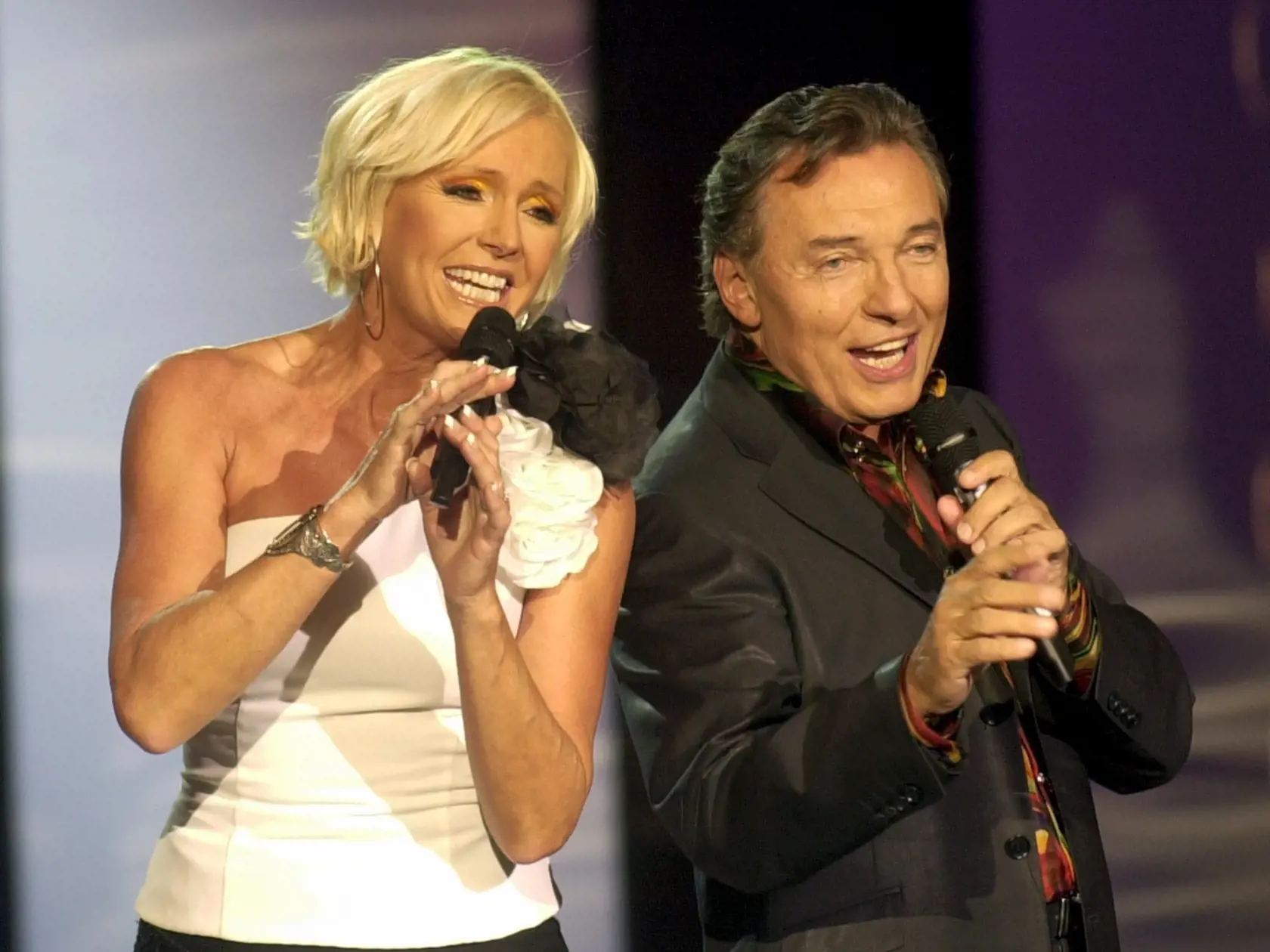 Spevák Karel Gott a speváčka Helena Vondráčková