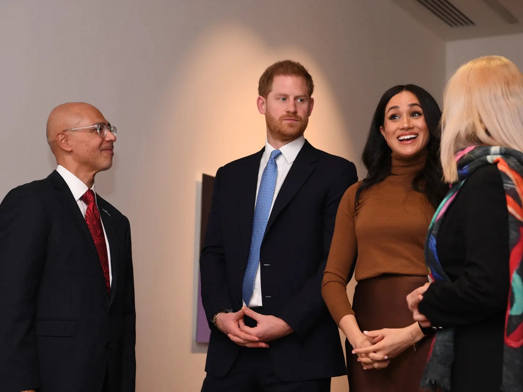 Harry by sa mohol živiť ako rečník, zatiaľ čo Meghan by sa vrátila k herectvu. Obaja by, samozrejme, účinkovali v reklamách a mali vlastný biznis so značku Sussex.