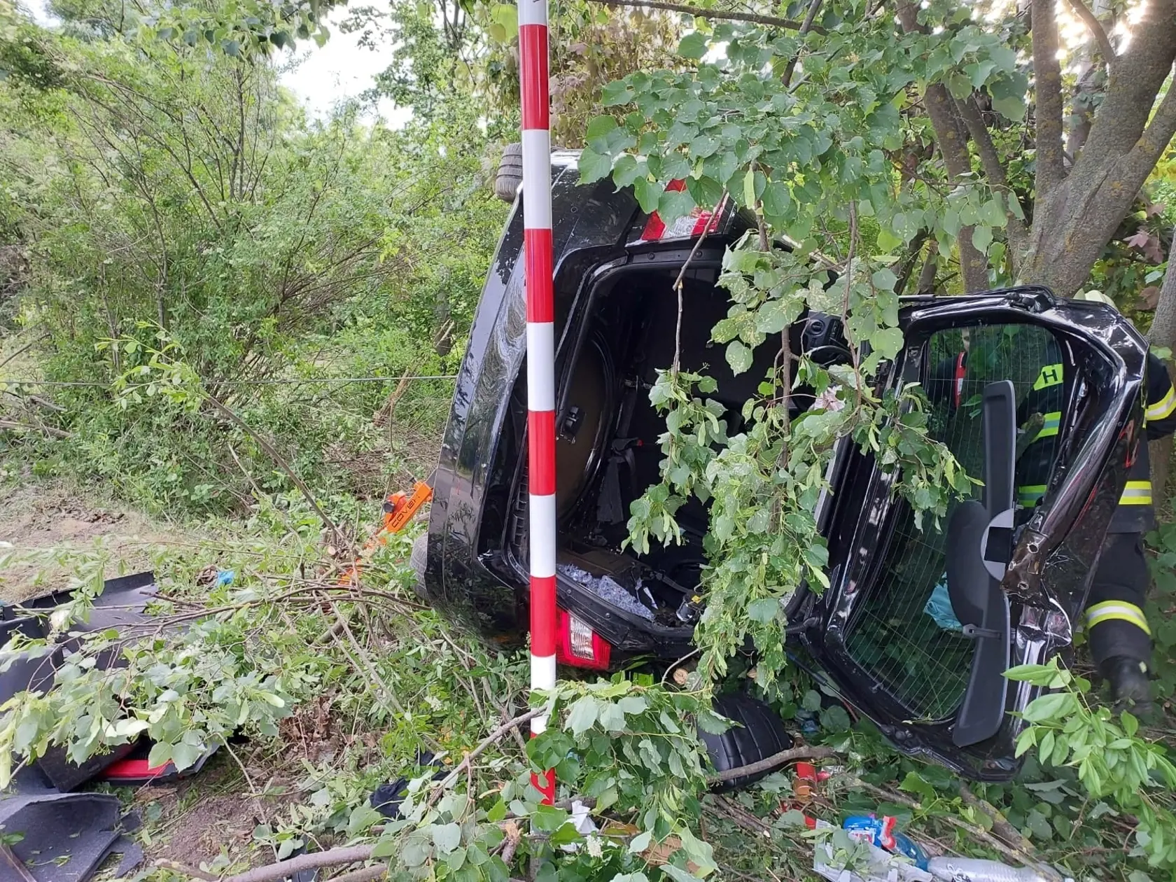 Spolujazdkyňa (33) utrpela zranenia dolnej končatiny.