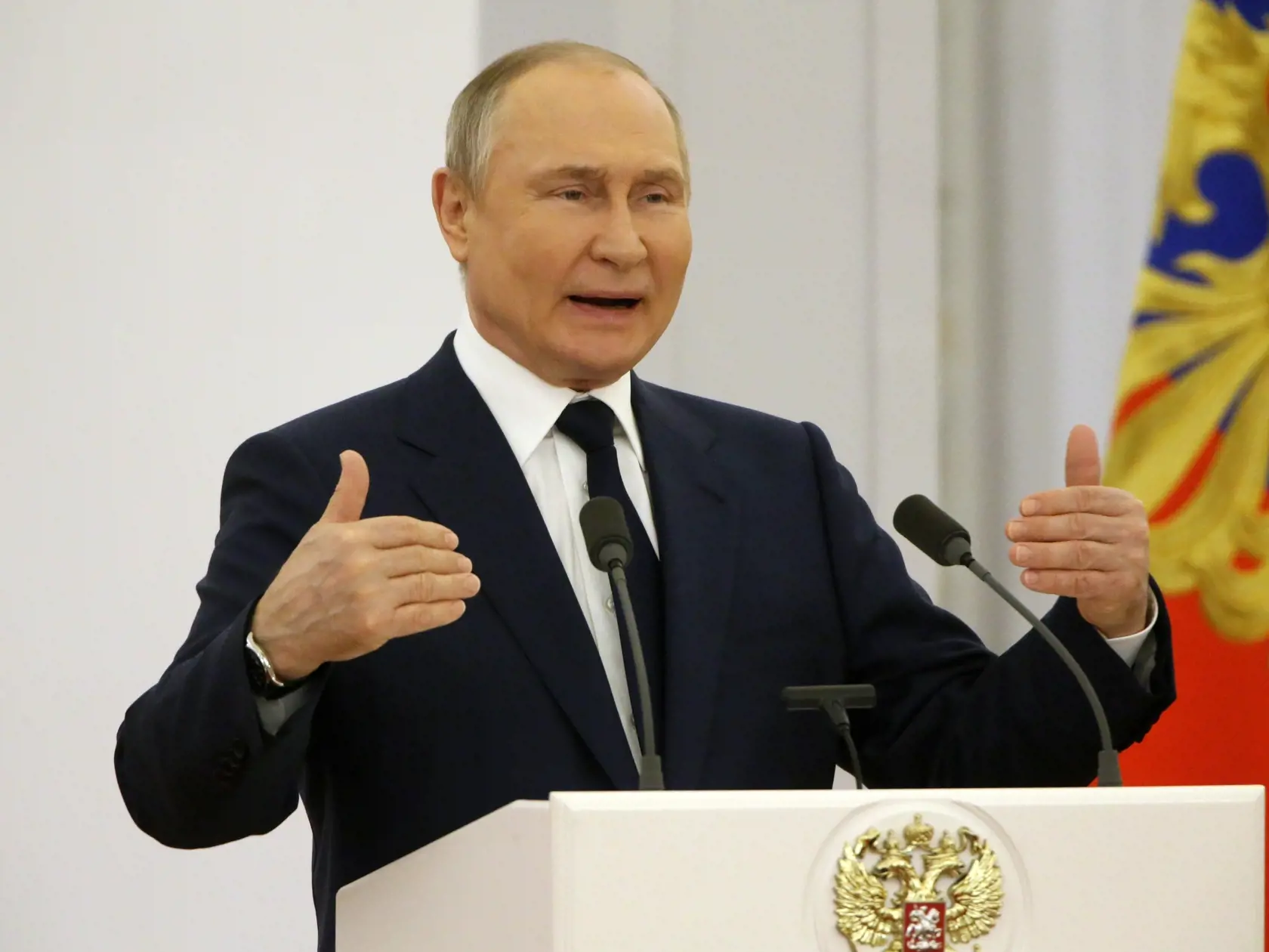 Ruský prezident Vladimir Putin označil strelu Zirkón za súčasť novej generácie bezkonkurenčných zbraňových systémov. Podľa vyhlásení ruskej armády je Zirkón schopný dosiahnuť až deväťnásobok rýchlosti zvuku a zasiahnuť námorné a pozemné ciele na vzdialenosť až 1000 kilometrov.