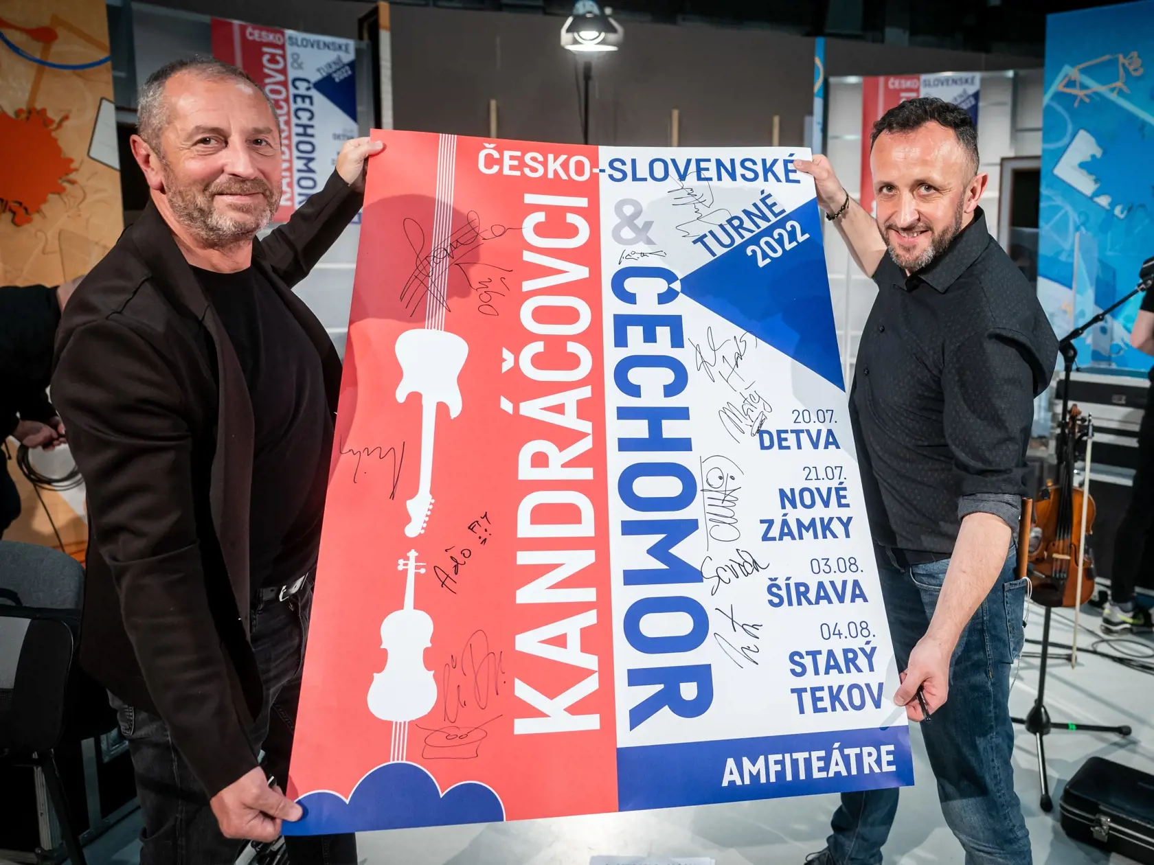 Ondrej Kandráč s kapelou Kandráčovci si pripravil s českou kapelou Čechomor pre fanúšikov letné turné.