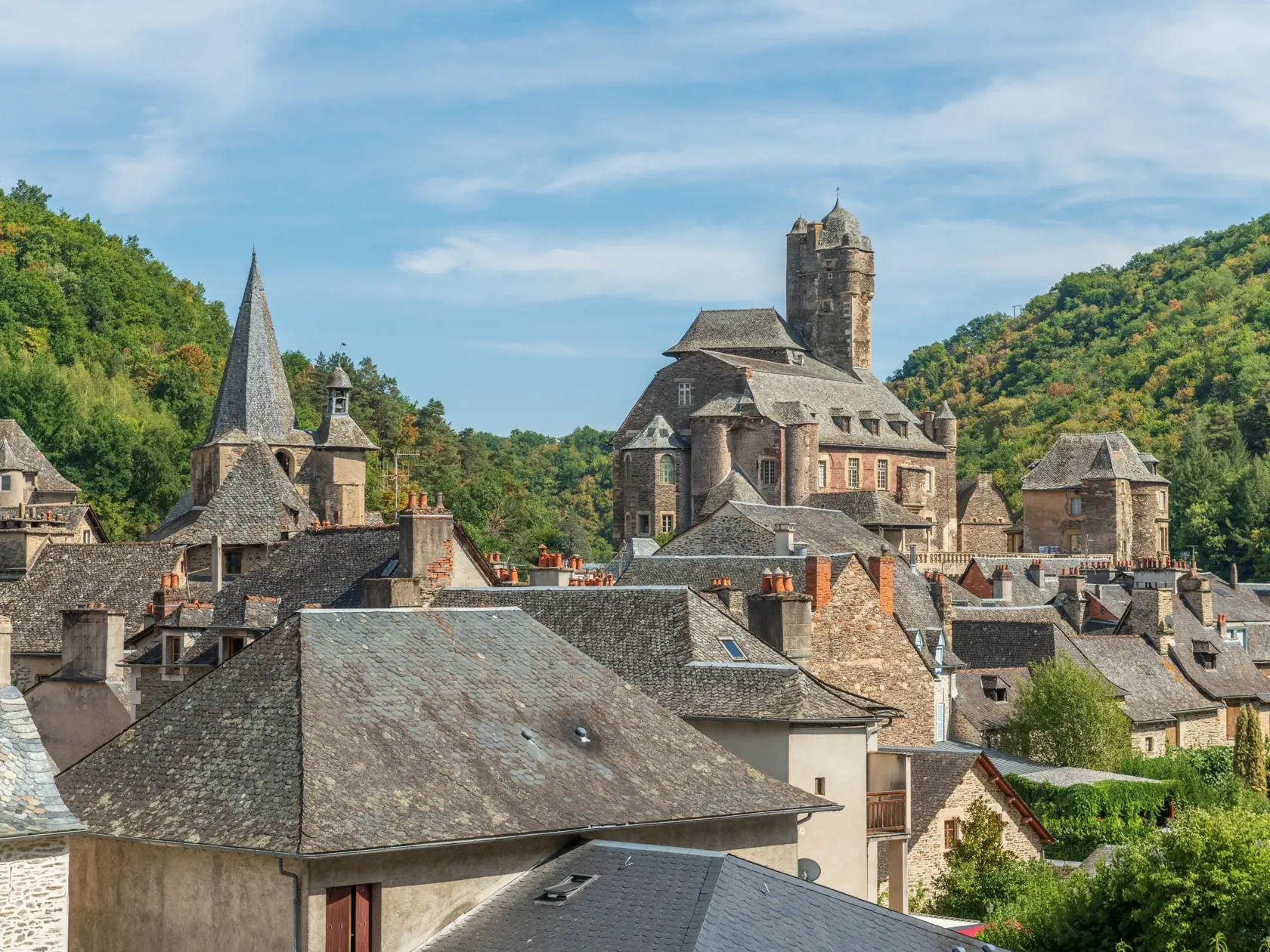 The,Estaing,Medieval,Castle,In,The,Village,Of,Estaing,Touristic