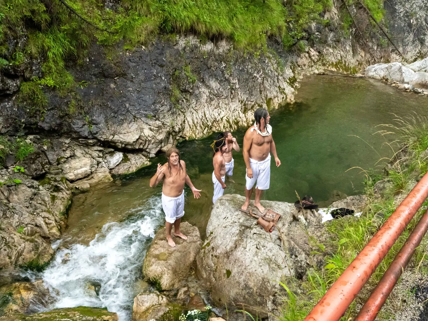 Niektoré zo scén sa nakrúcali v Terchovej.