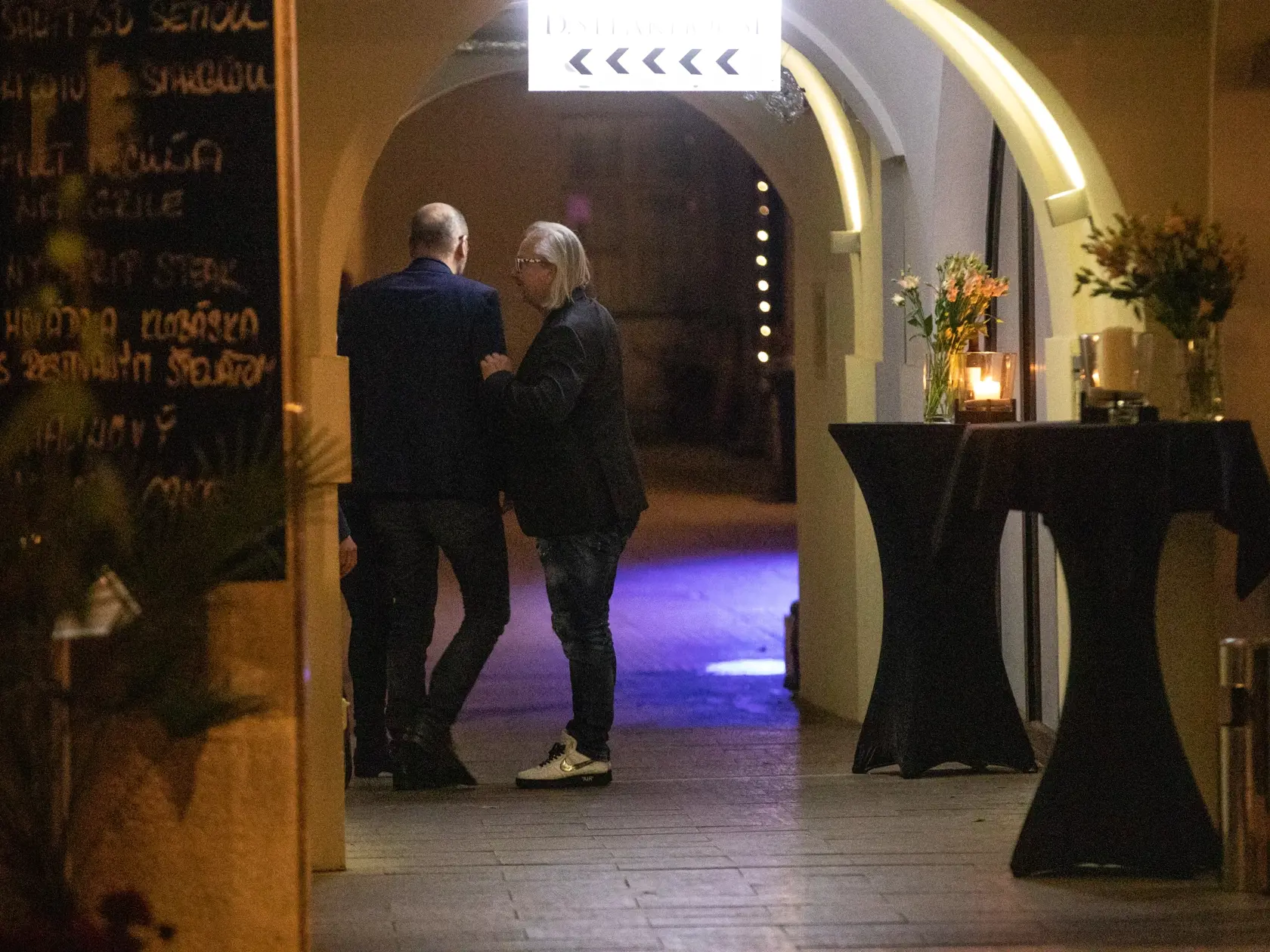 Na snímke je Robert Geissen pri odchode z reštaurácie v centre Bratislavy.