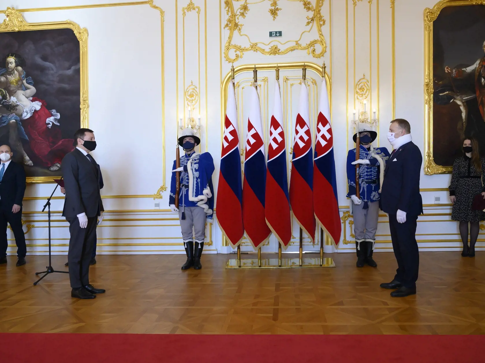 Novozvolený špeciálny prokurátor Daniel Lipšic (v popred´vľavo) zložil svoj sľub do rúk predsedu Národnej rady (NR) SR Borisa Kollára (v popredí vpravo) 15. februára 2021 v Bratislave. Začalo mu plynúť sedemročné funkčné volebné obdobie na poste šéfa Úradu špeciálnej prokuratúry (ÚŠP). FOTO TASR - Pavel Neubauer

