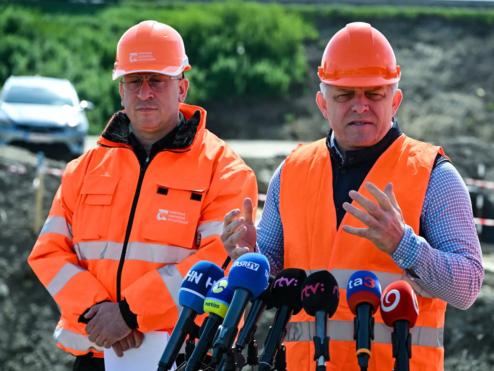 Premiér Robert Fico by rád použil peniaze ľudí v druhom pilieri na stavbu diaľnic.