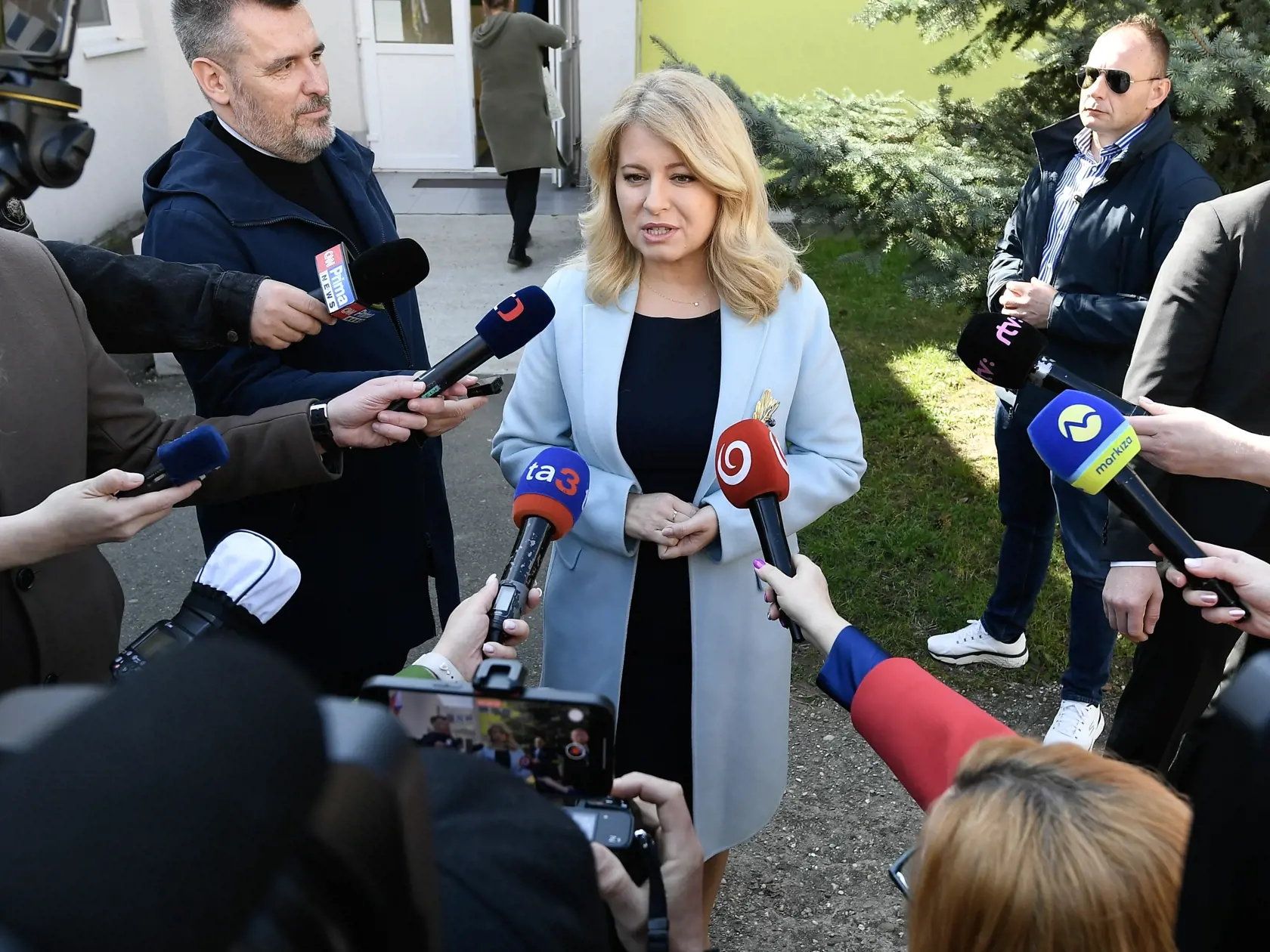 Na Slovensku sa v sobotu začali voľby prezidenta Slovenskej republiky. Voľby prezidenta sú dvojkolové a občania si v prvom kole môžu vybrať z deviatich kandidátov. V prípade, že v ňom žiadny z uchádzačov nezíska nadpolovičnú väčšinu platných hlasov, bude sa druhé kolo konať v sobotu 6. apríla. Na snímke prezidentka SR Zuzana Čaputová počas brífingu po volebnom akte 23. marca 2024 v Pezinku. FOTO TASR - Pavel Neubauer
