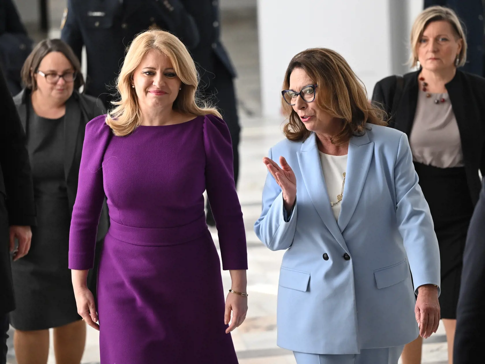 Prezidentka SR Zuzana Čaputová odcestovala v utorok 16. apríla 2024 na rozlúčkovú návštevu Poľska. Na snímke prezidentka SR Zuzana Čaputová (vľavo) a predsedníčka Senátu Malgorzata Kidawová-Bloňská počas stretnutia vo Varšave v utorok 16. apríla 2024. FOTO TASR - Martin Baumann
