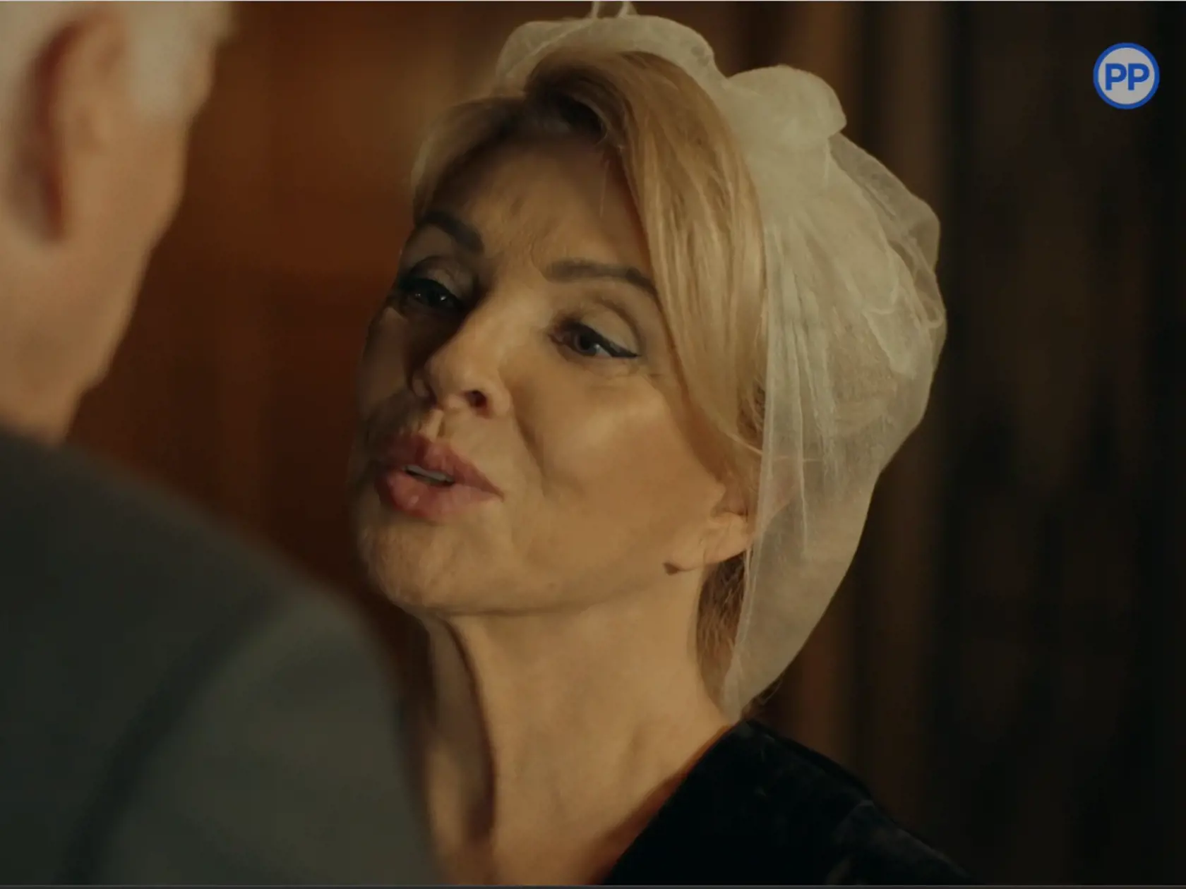 Zdena Studenková ako Edita Kučerová so sieťkou na hlave.