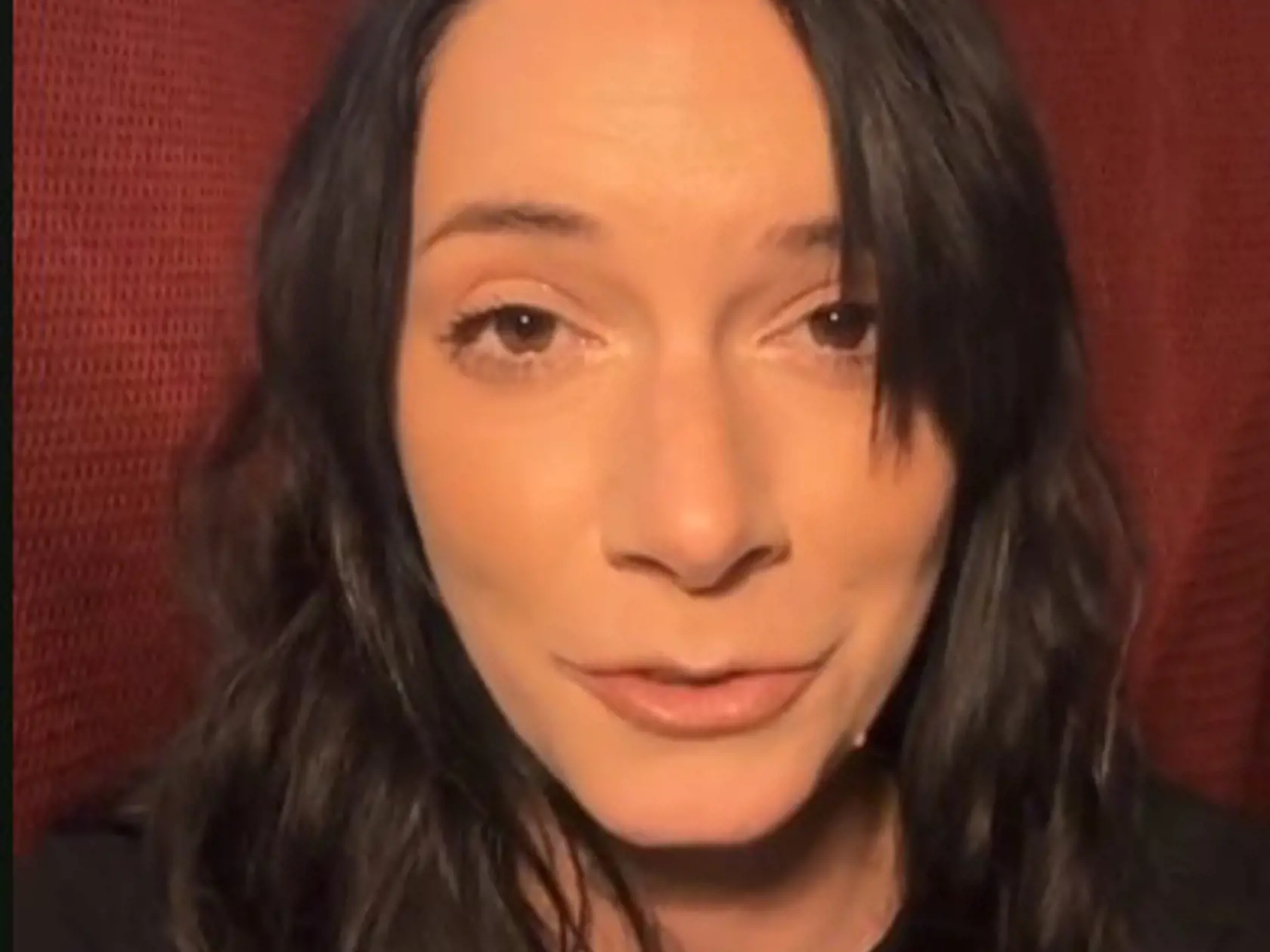 Aktivistka, speváčka, herečka a tiež politička Dorota Nvotová na snímke z videa, v ktorom vyzvala Oskara Rózsu na zmier. Priznala, že k vyhroteniu situácie prispela aj ona sama.