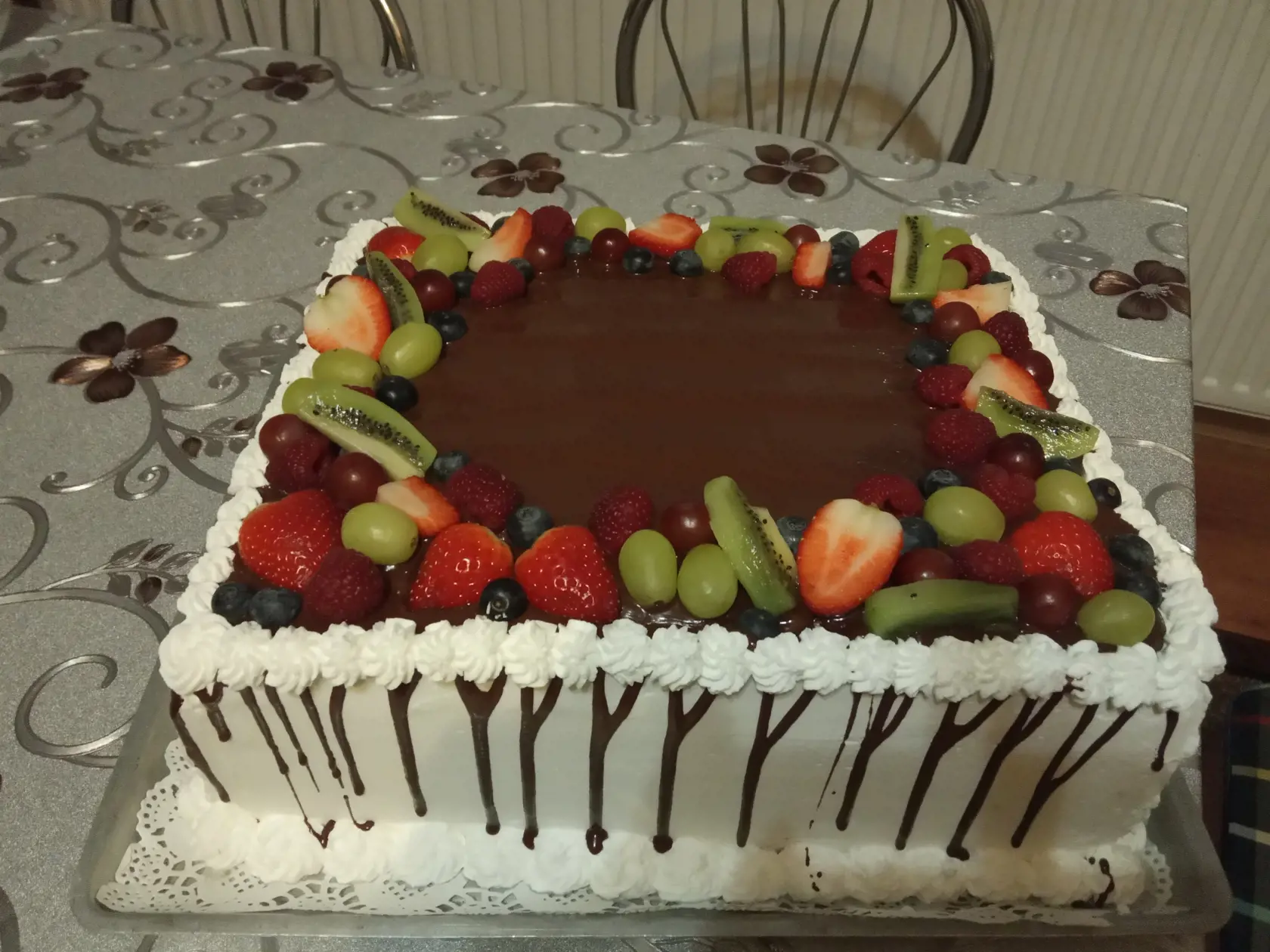 Lenka upiekla tortu pre ocka k 60! Blahoželáme!